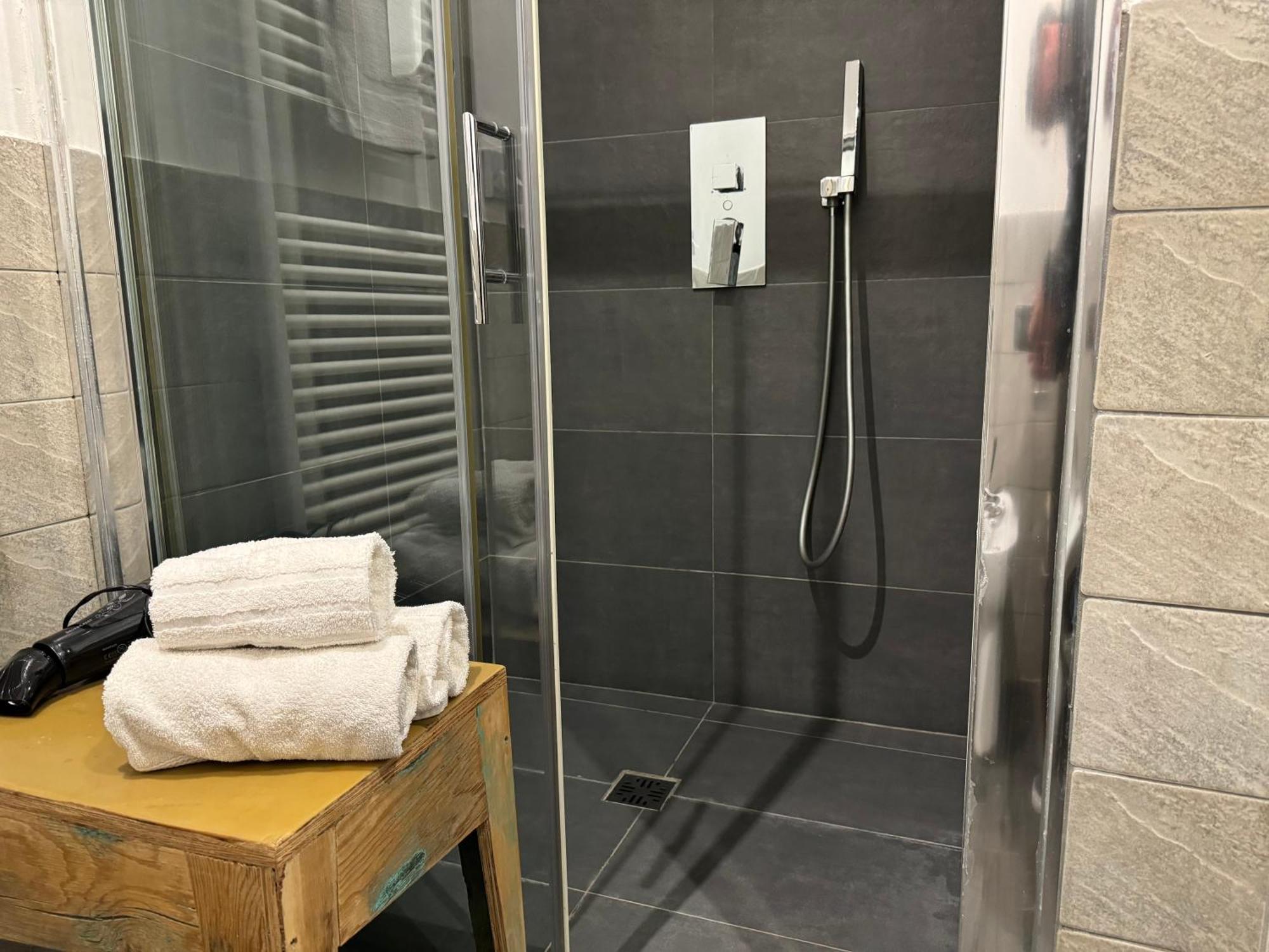 Deluxe Double Room Bath