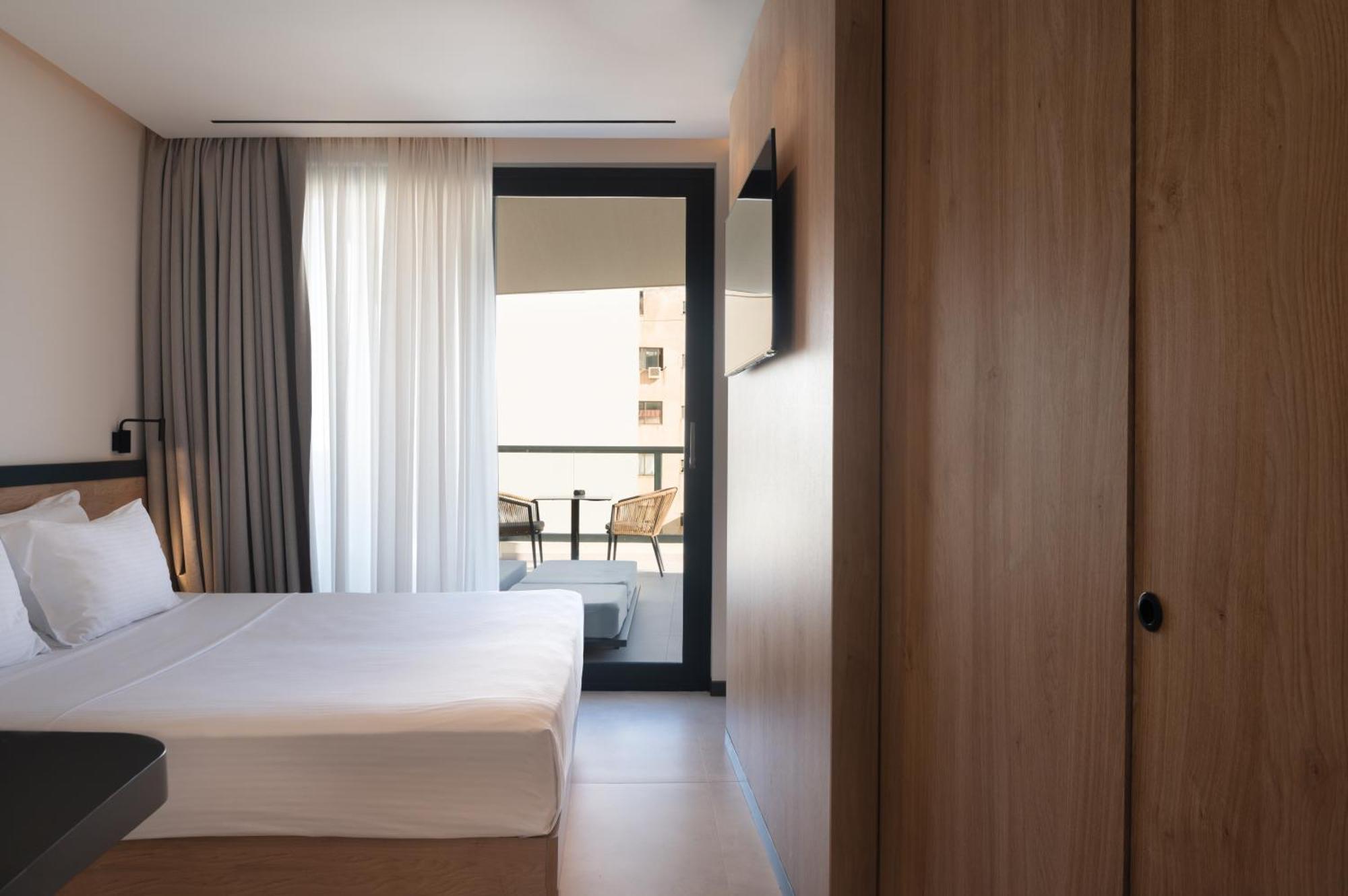 Deluxe Jacuzzi Suite