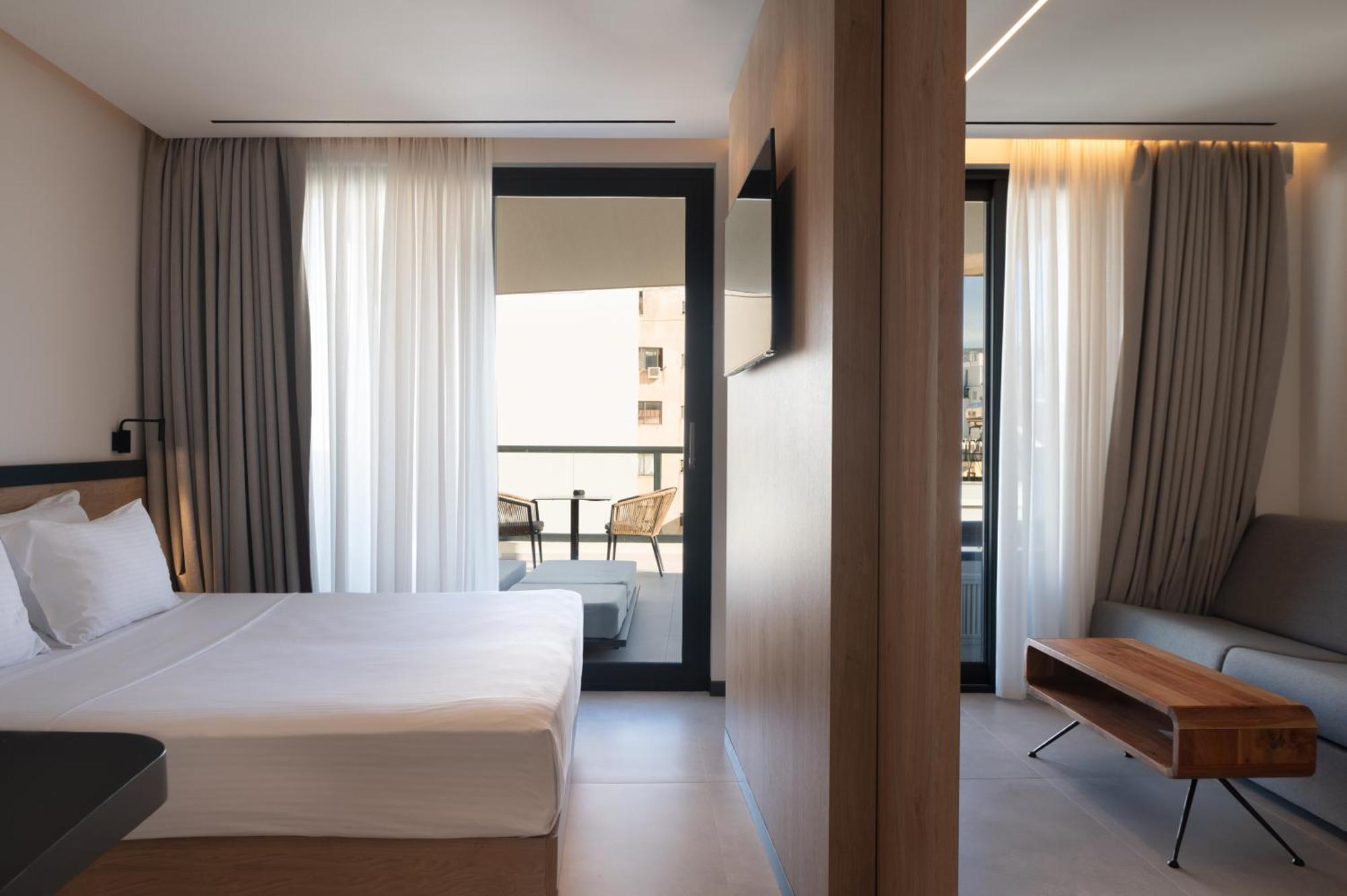 Deluxe Jacuzzi Suite