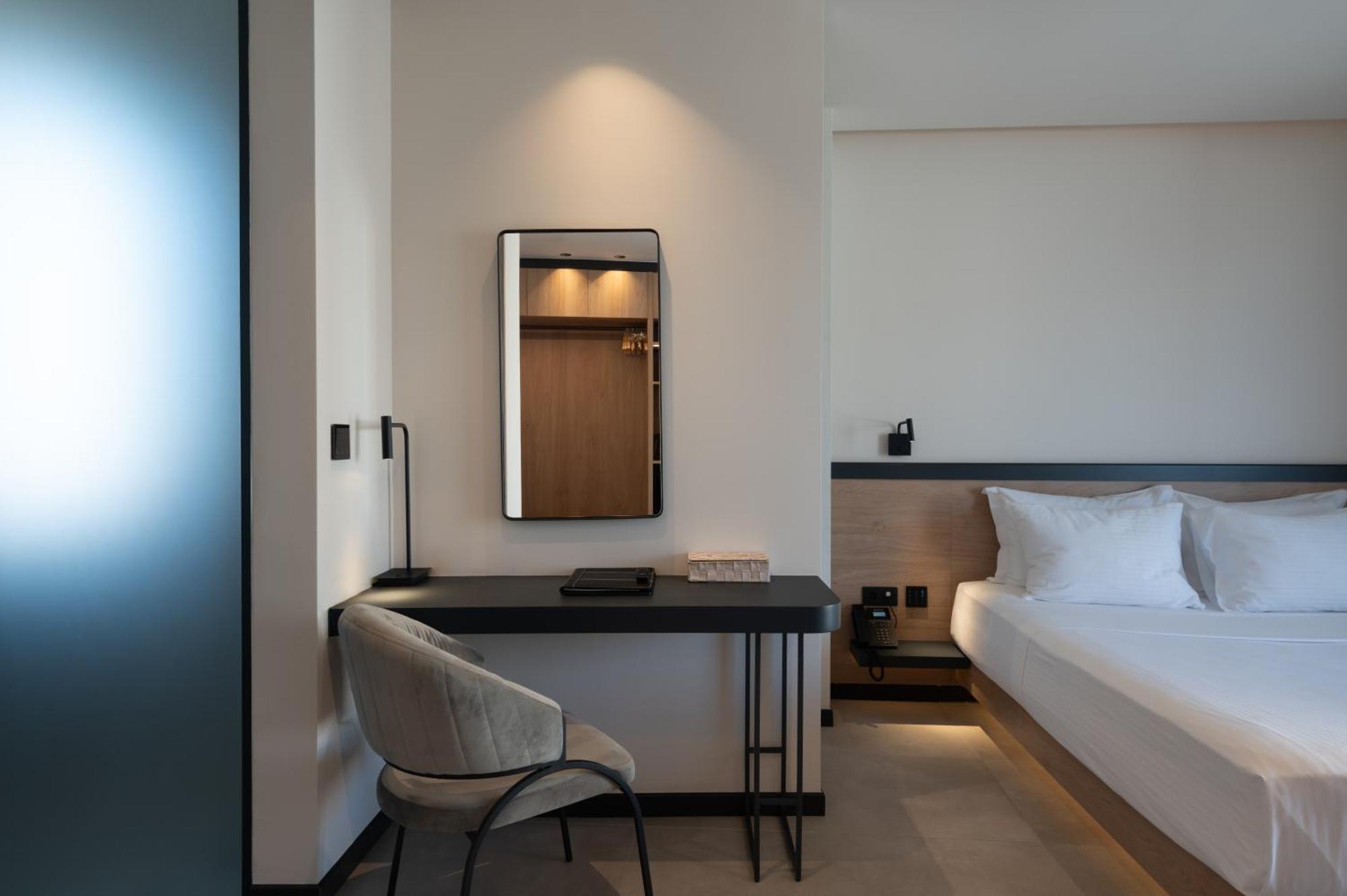 Deluxe Jacuzzi Suite