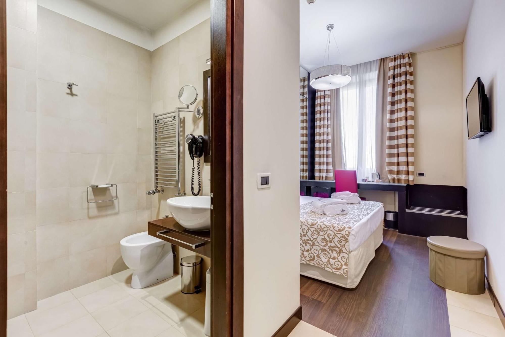 Standard Queen Room