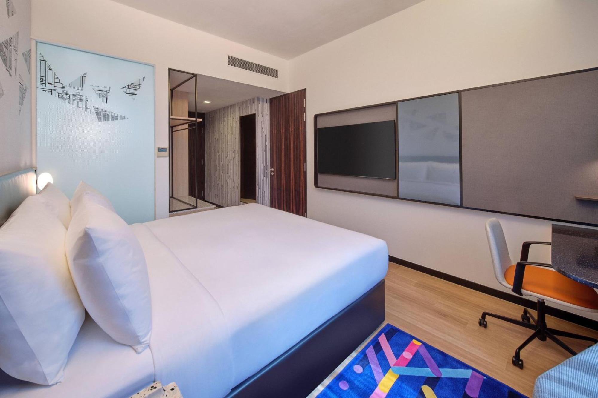 1 Bedroom Suite, 1 King, West Wing