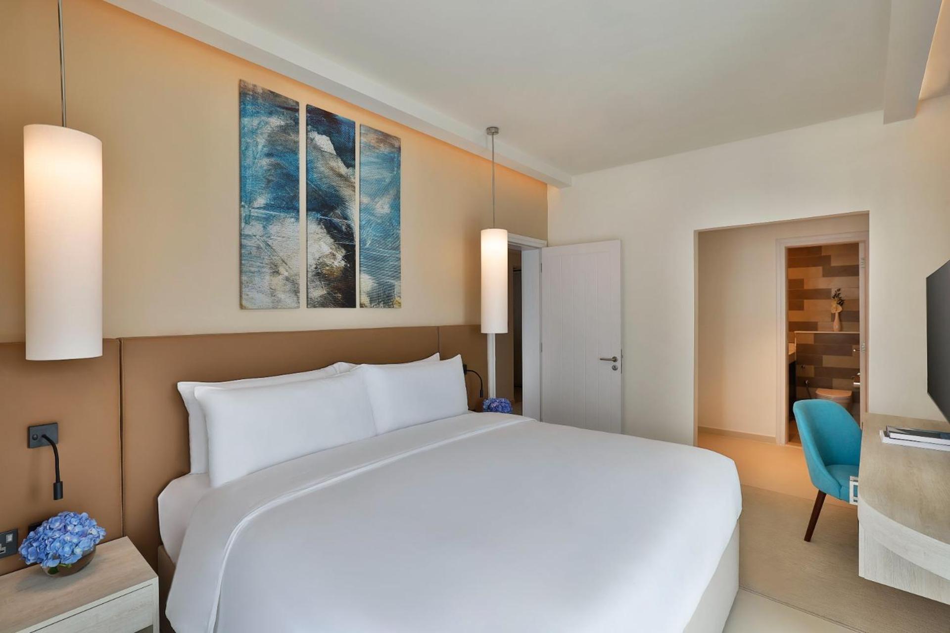  Premium One Bedroom Sea View Apartment Balcony Kitchen Beach & Rooftop Infinity Pool Access