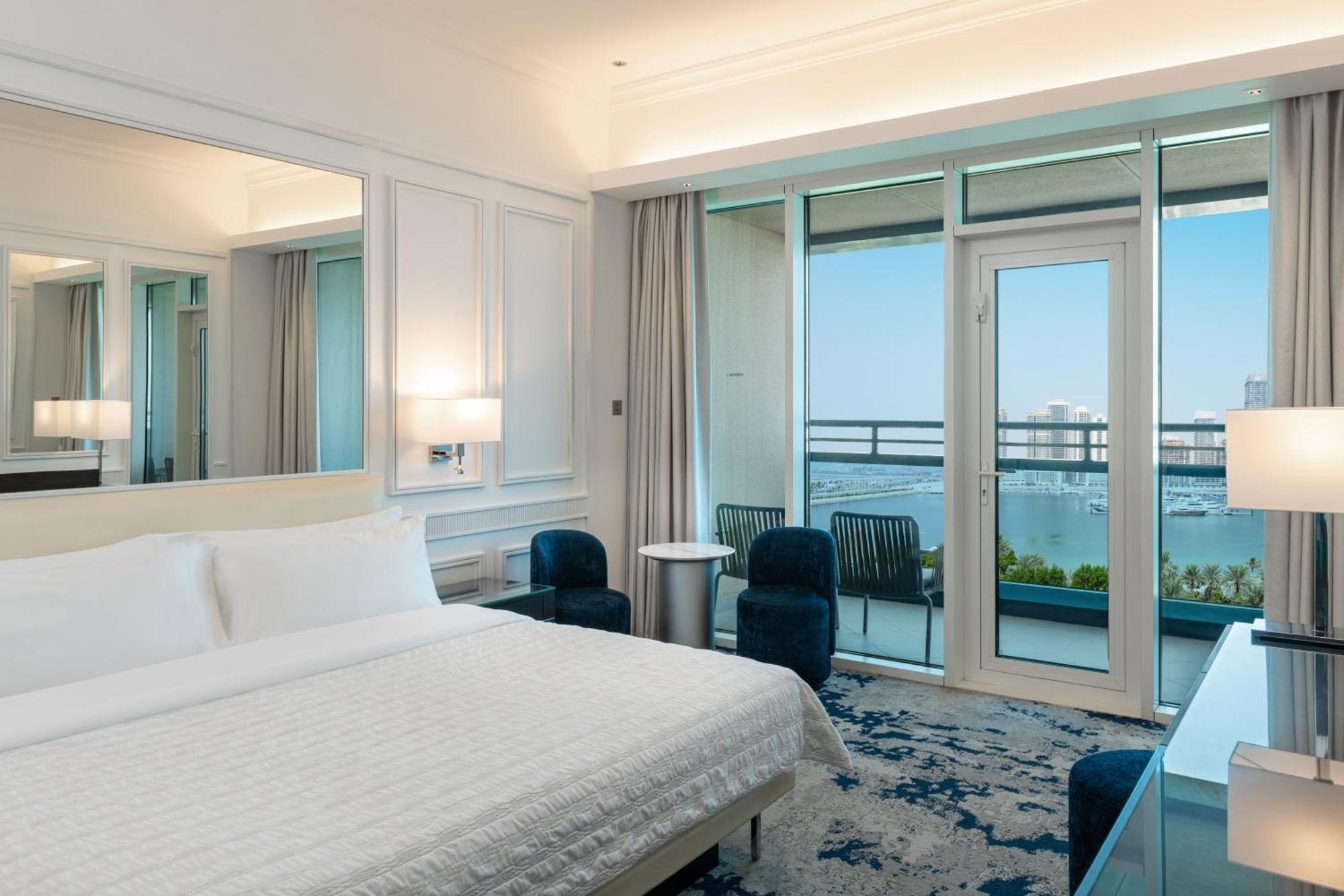 Deluxe Sea View Balcony 1 King & 1 Single