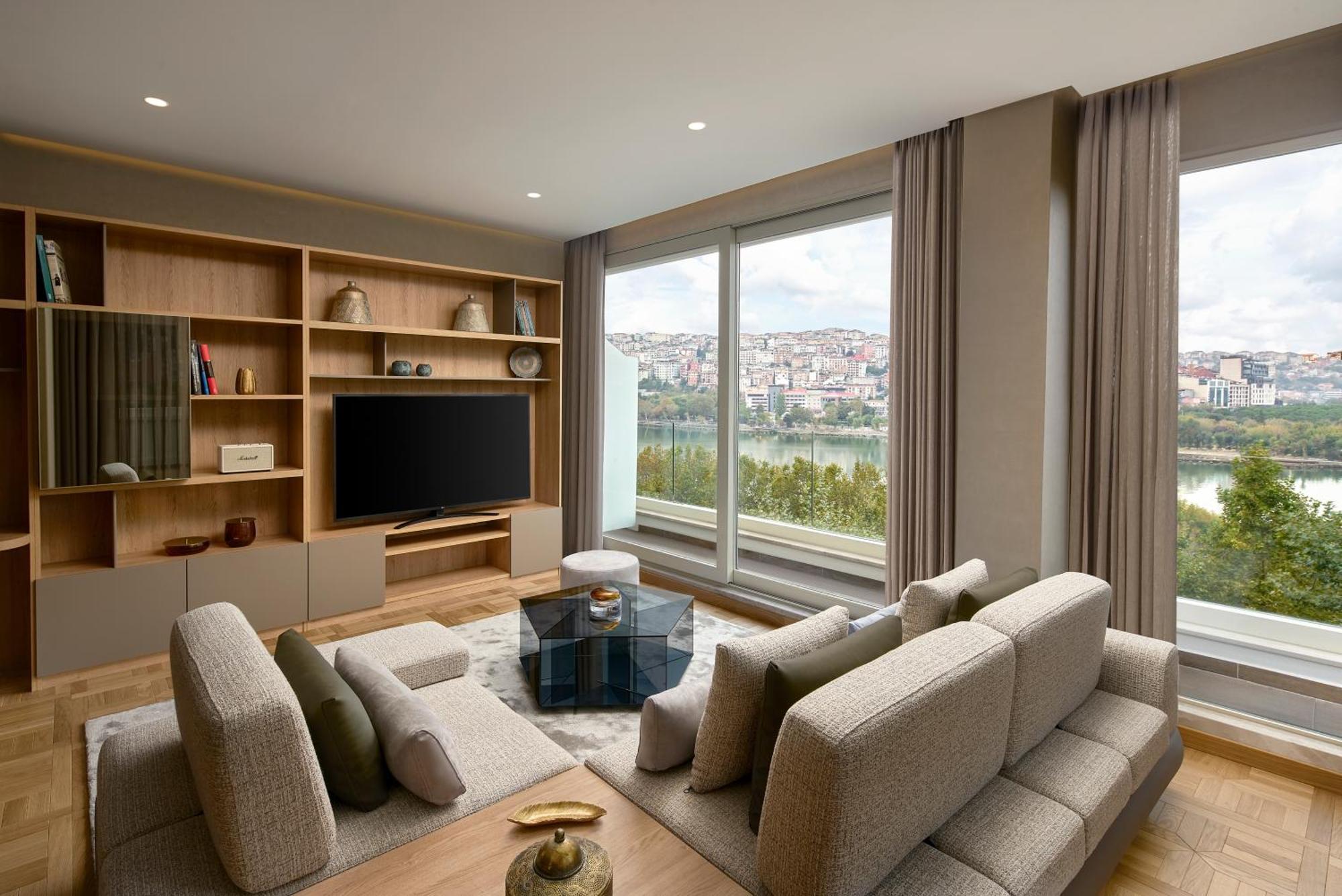 Golden Horn Panoramic Suite with Spa Bath