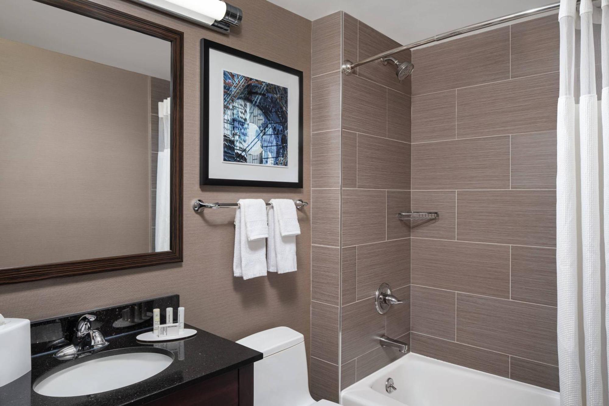 Guest Room, 1 King,1543994977:JPEG