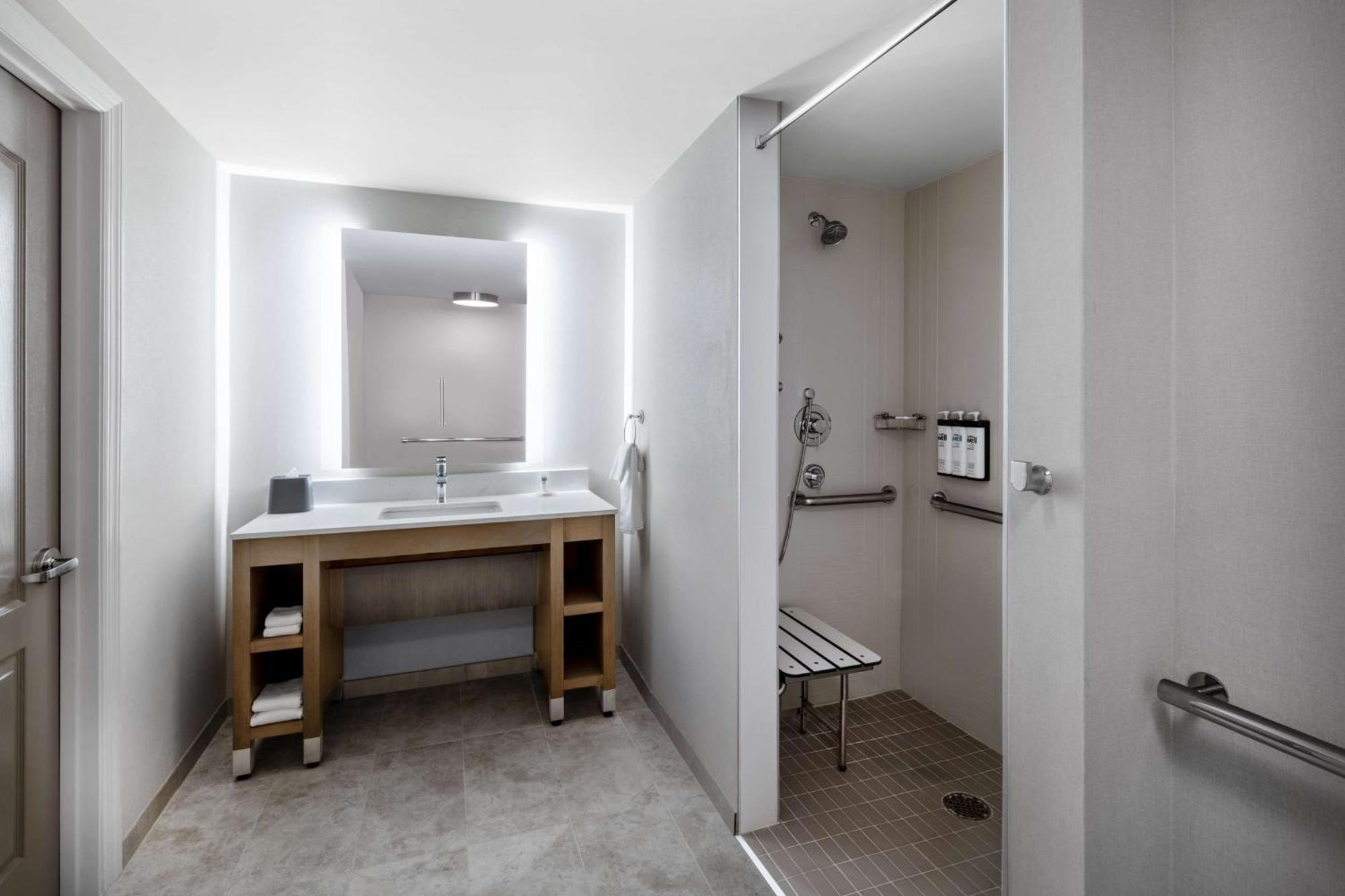 One-Bedroom Suite Two Queen Beds Sofa Bed Roll--Shower Disability Access