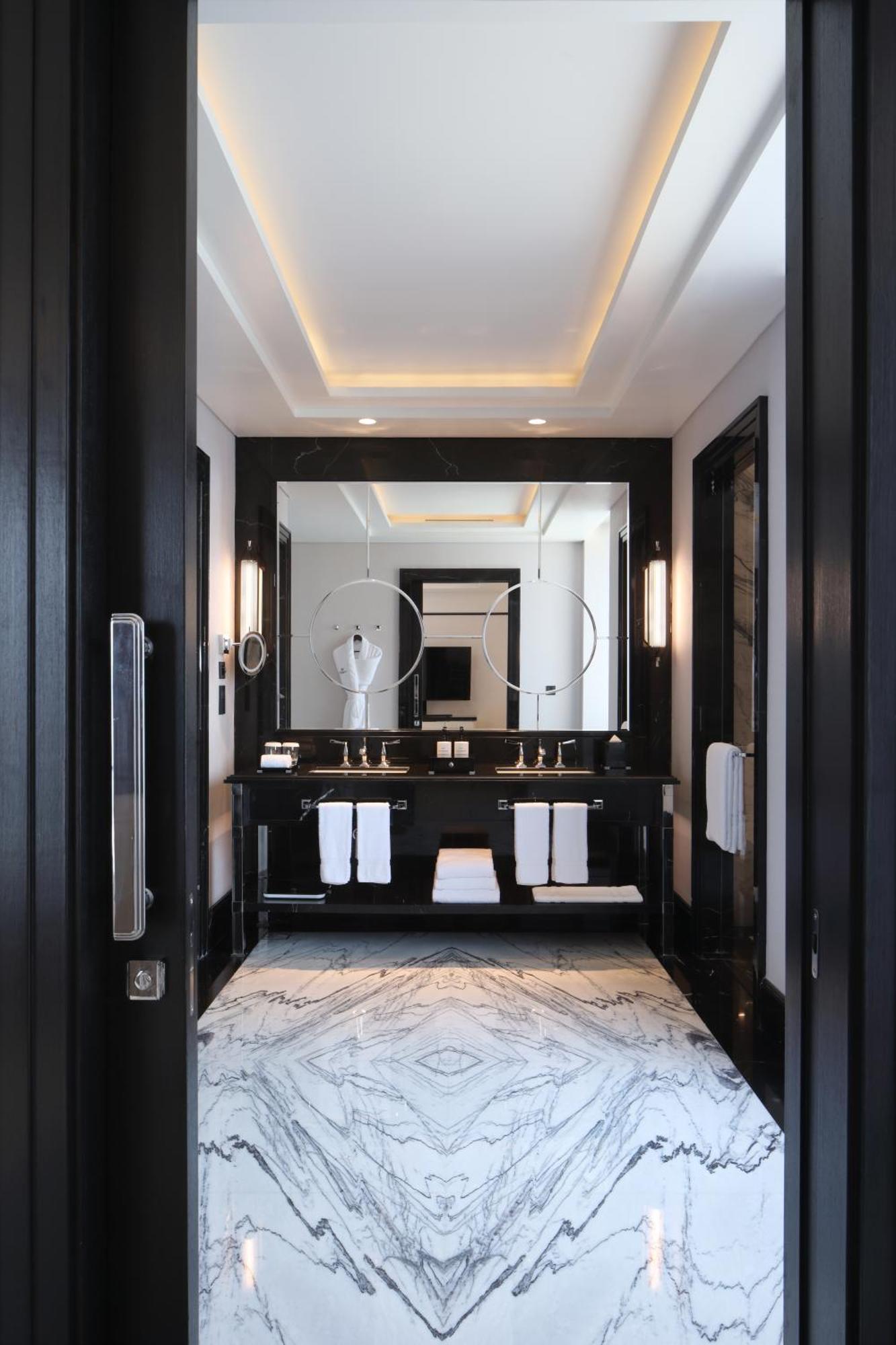 Two-Bedroom Apartment King Bed