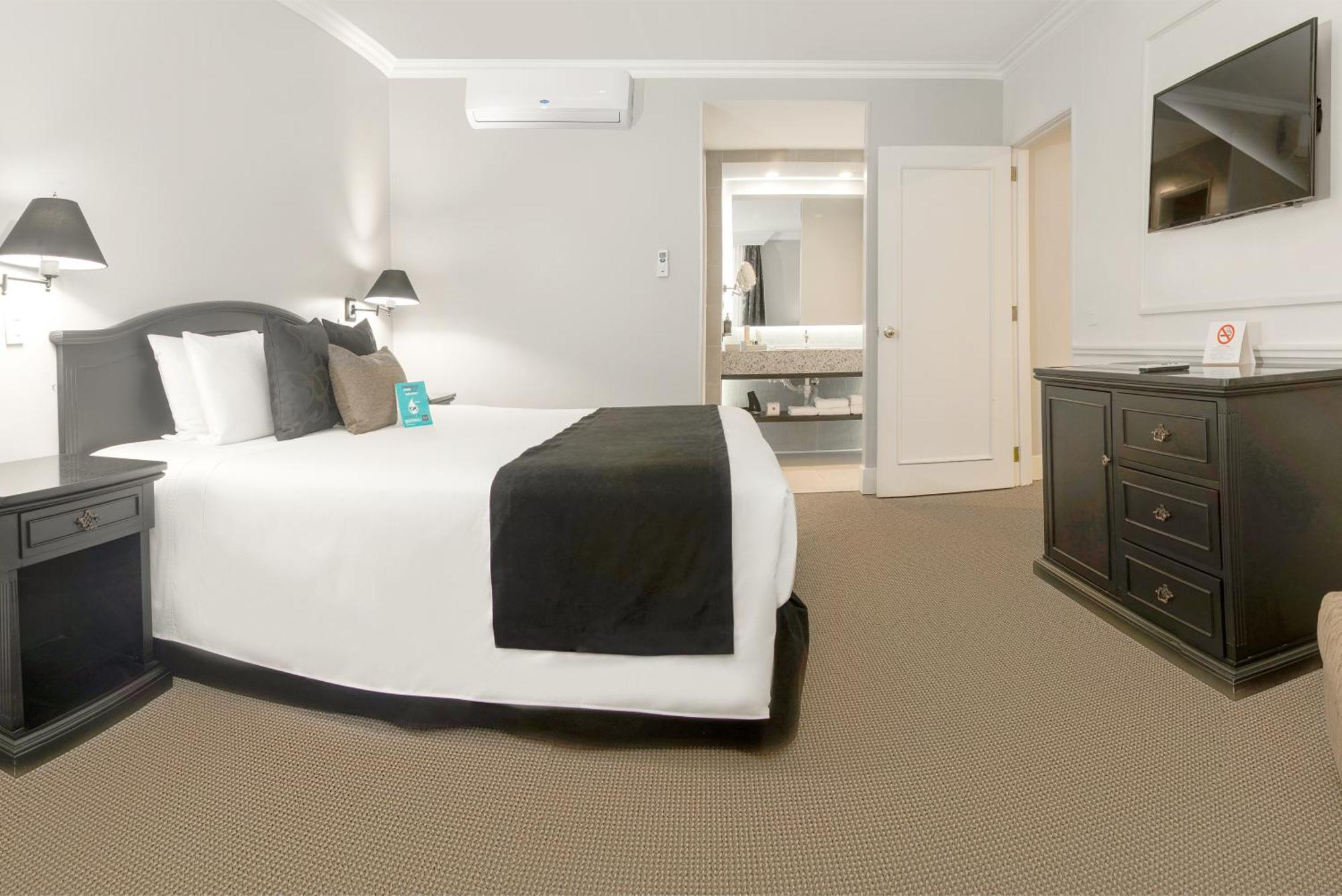 Deluxe King Suite
