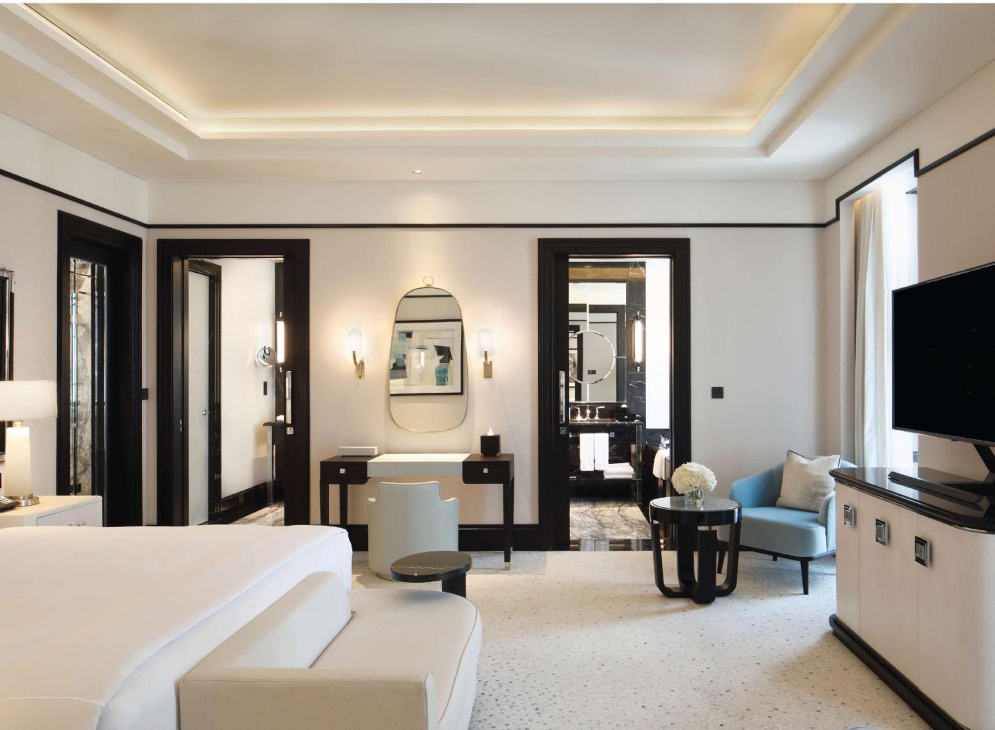 Two-Bedroom Apartment King Bed