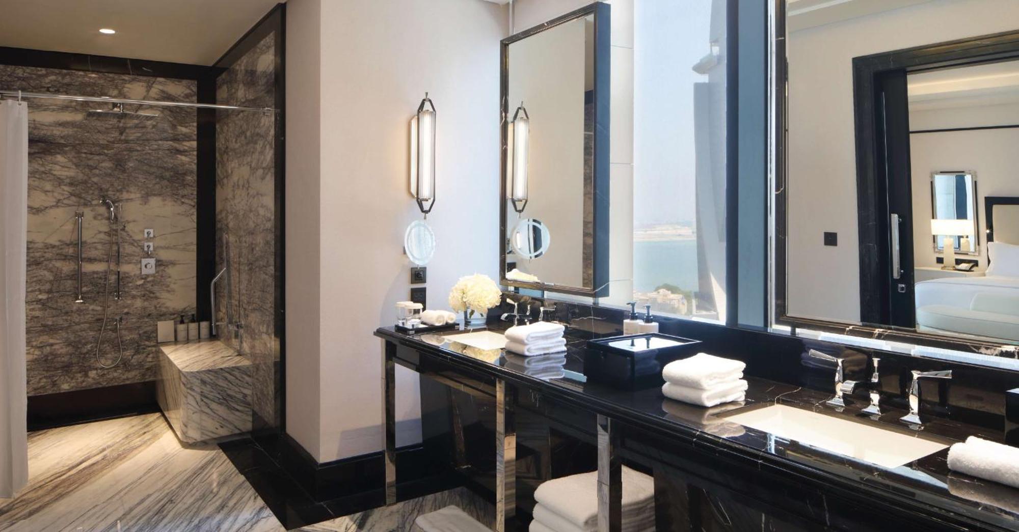 Deluxe King Room Mobility Access