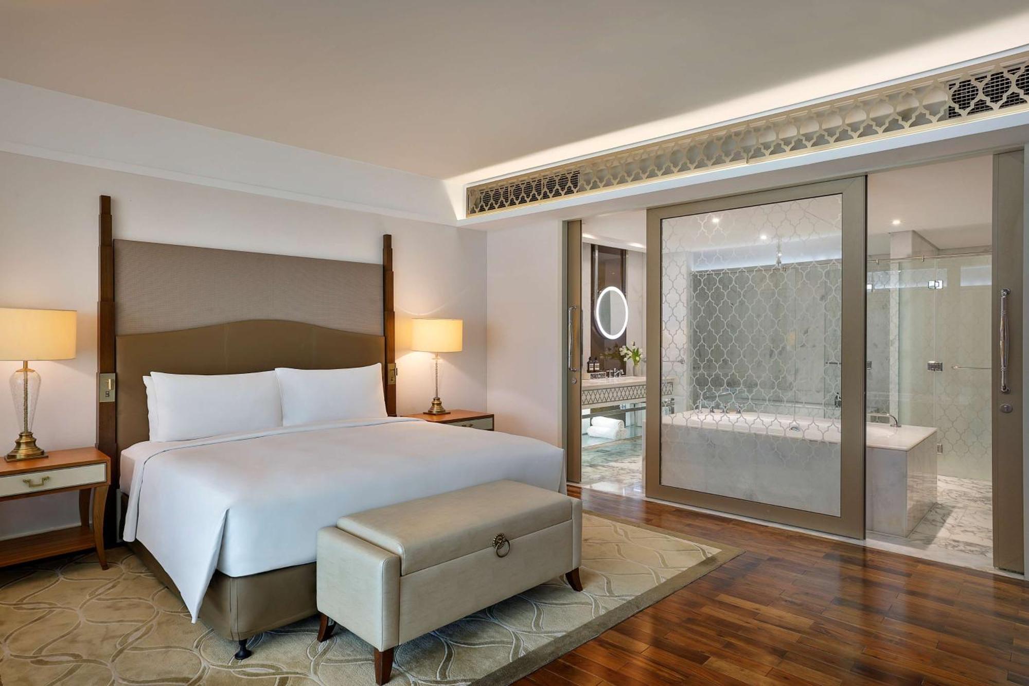 One-Bedroom Club Suite Sea View