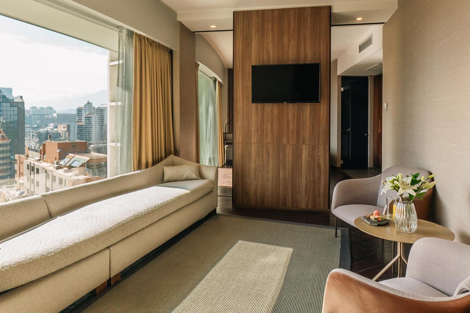 Junior King Suite Seating Area