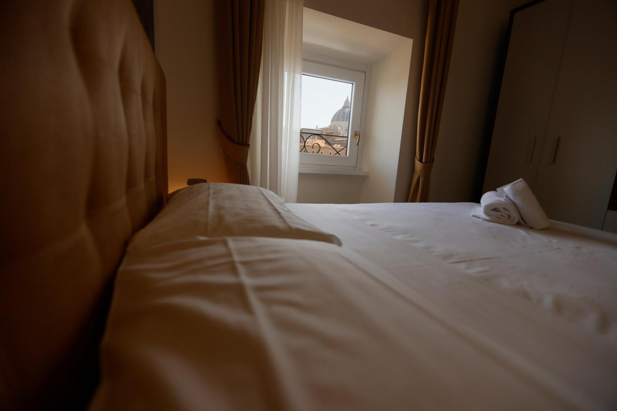 Deluxe Double or Twin Room City View
