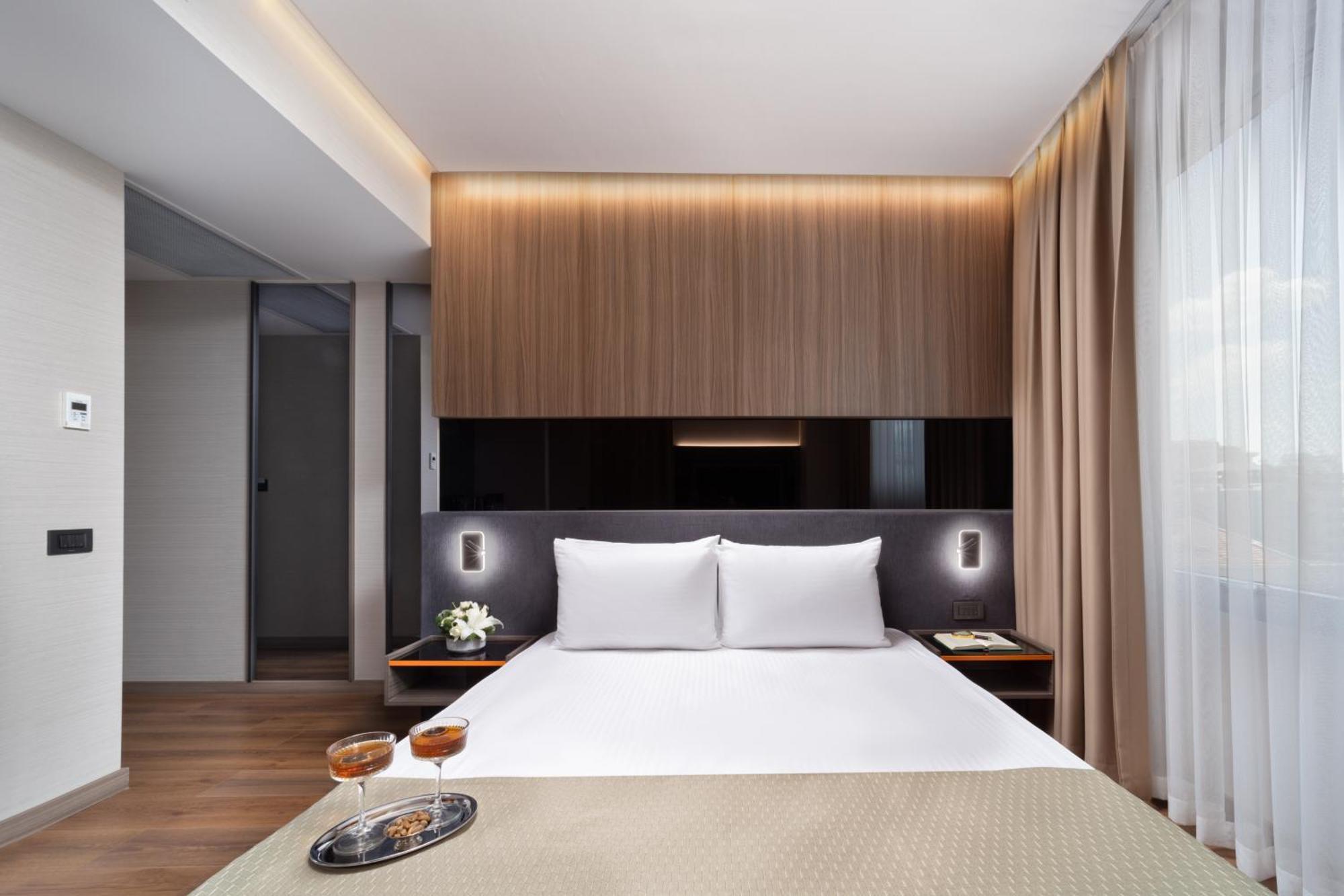 Deluxe Suite with Spa Bath