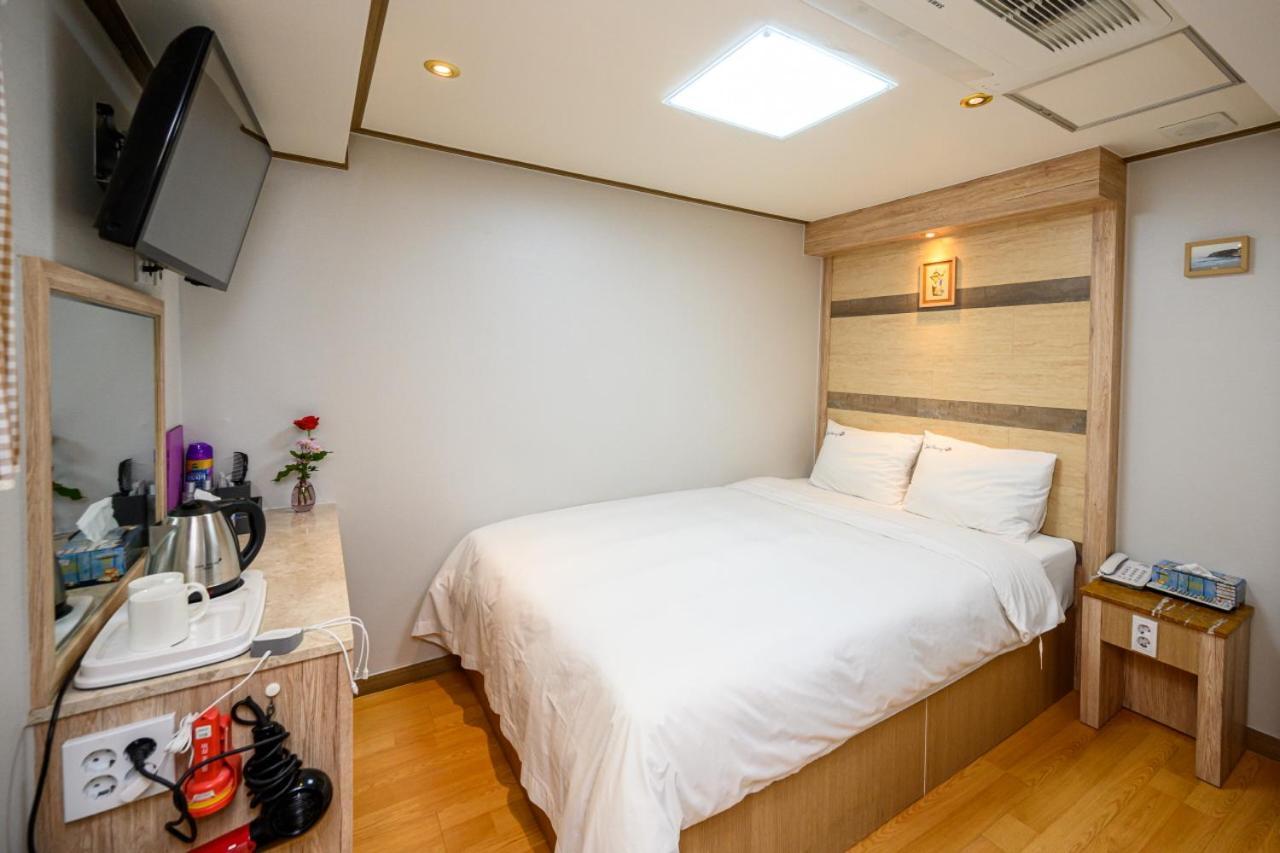 Basement Double Room (No Window)
