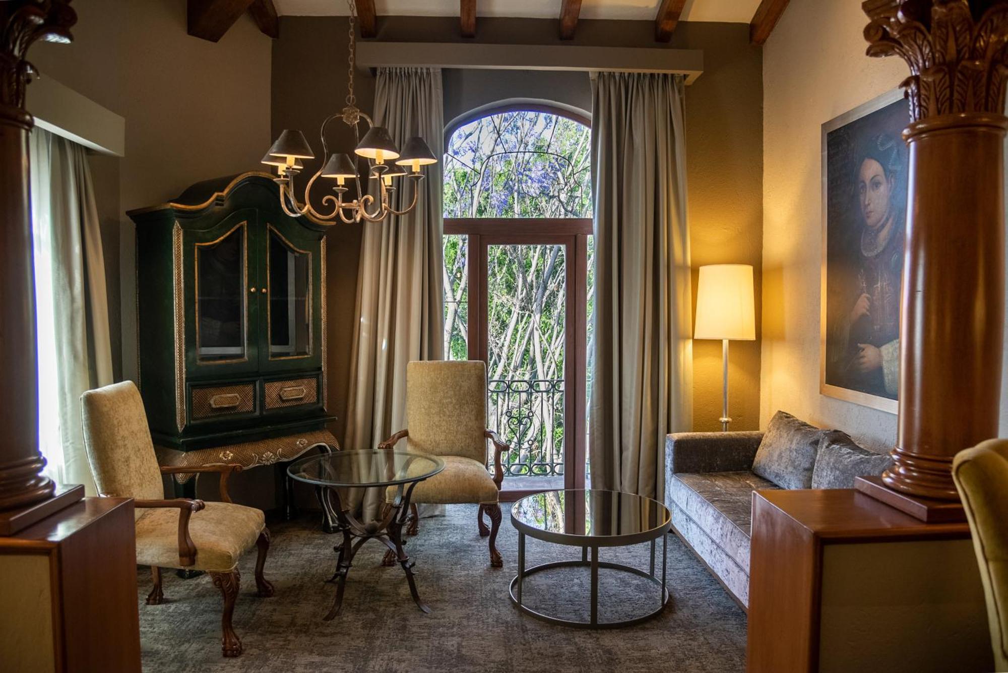 Grand Class King Suite