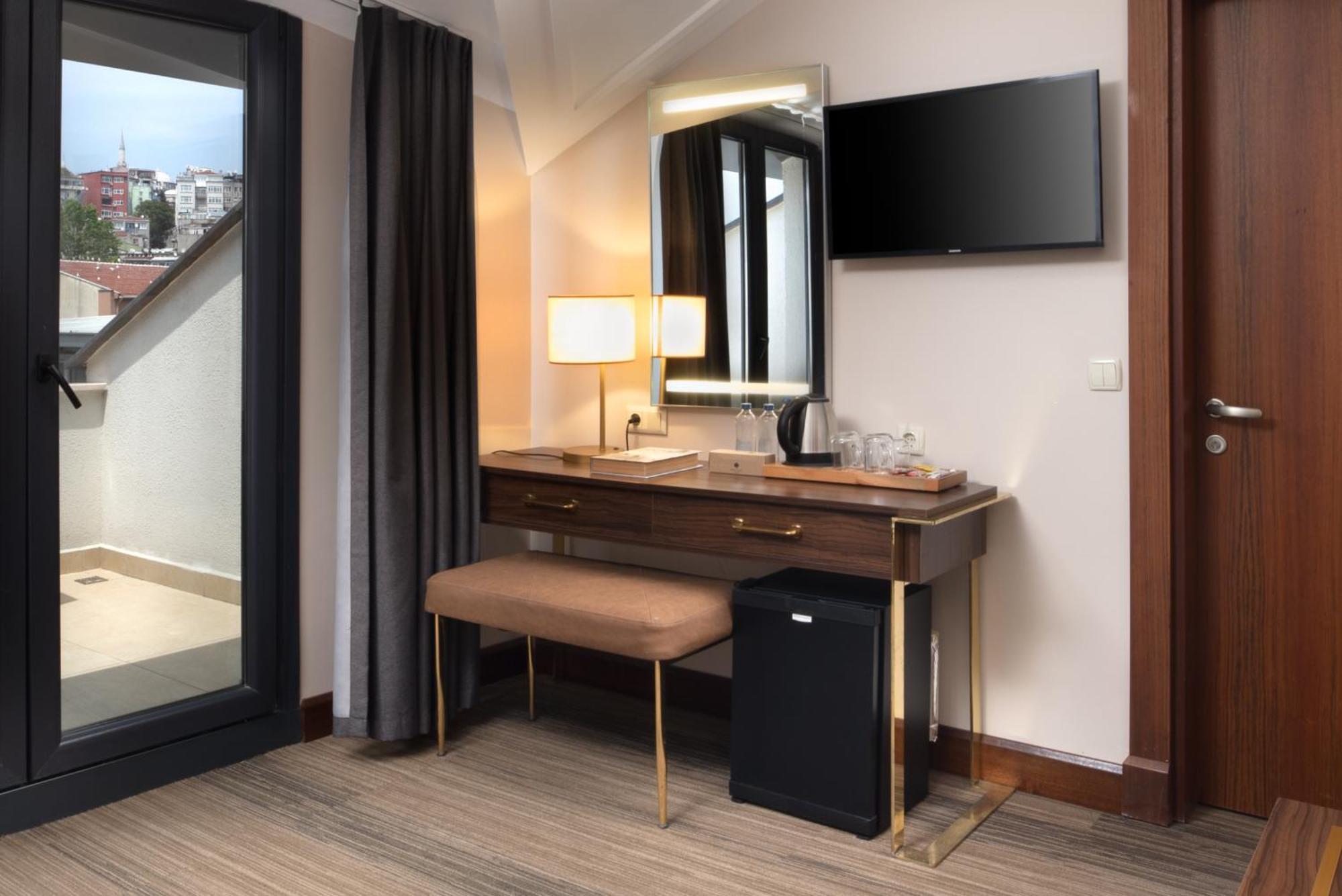 Deluxe Double Room with Balcony