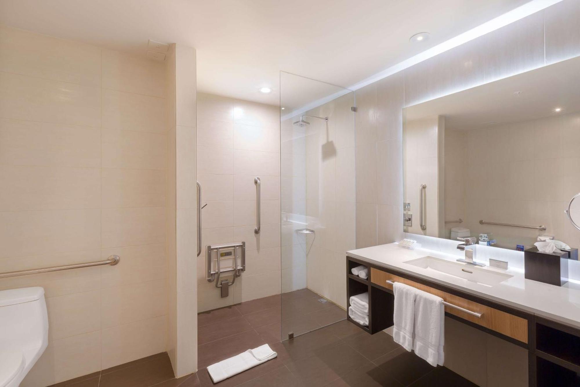 King Room Roll Shower Mobility Access