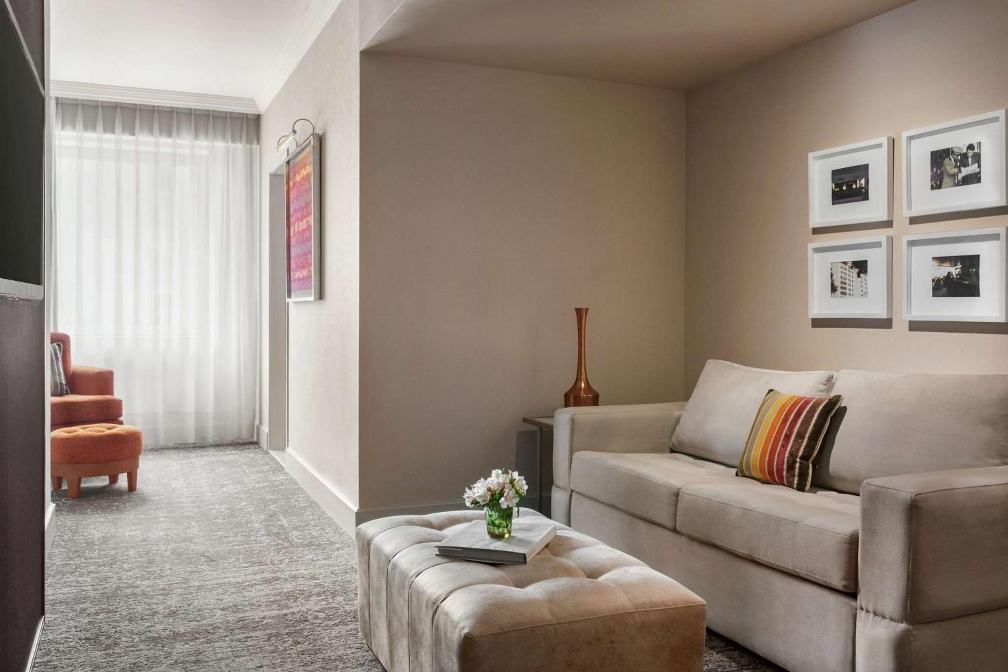Junior King Suite Seating Area