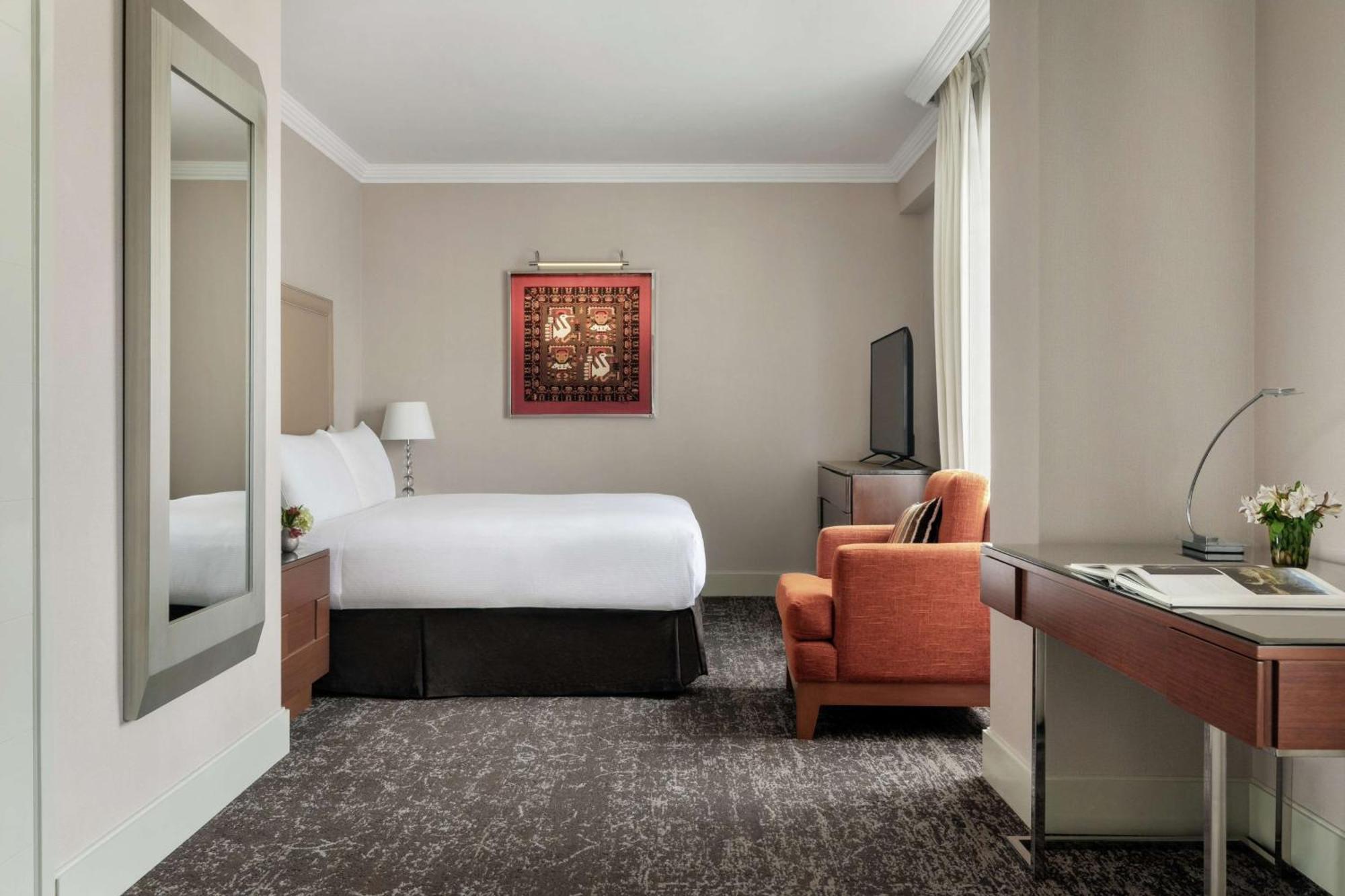 Junior King Suite Seating Area