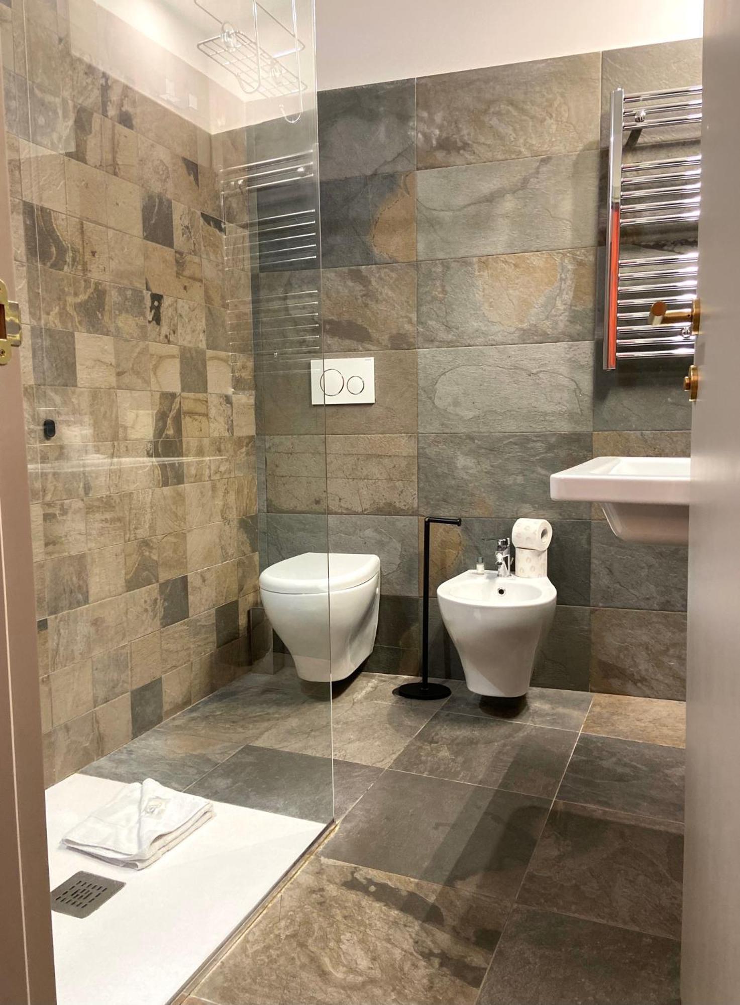 Deluxe Double Room Bath