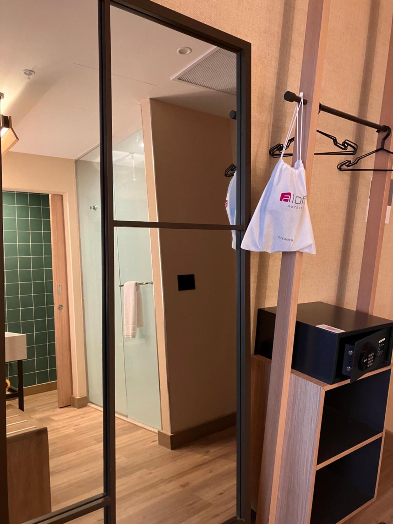 Aloft Guest room 2 Queen