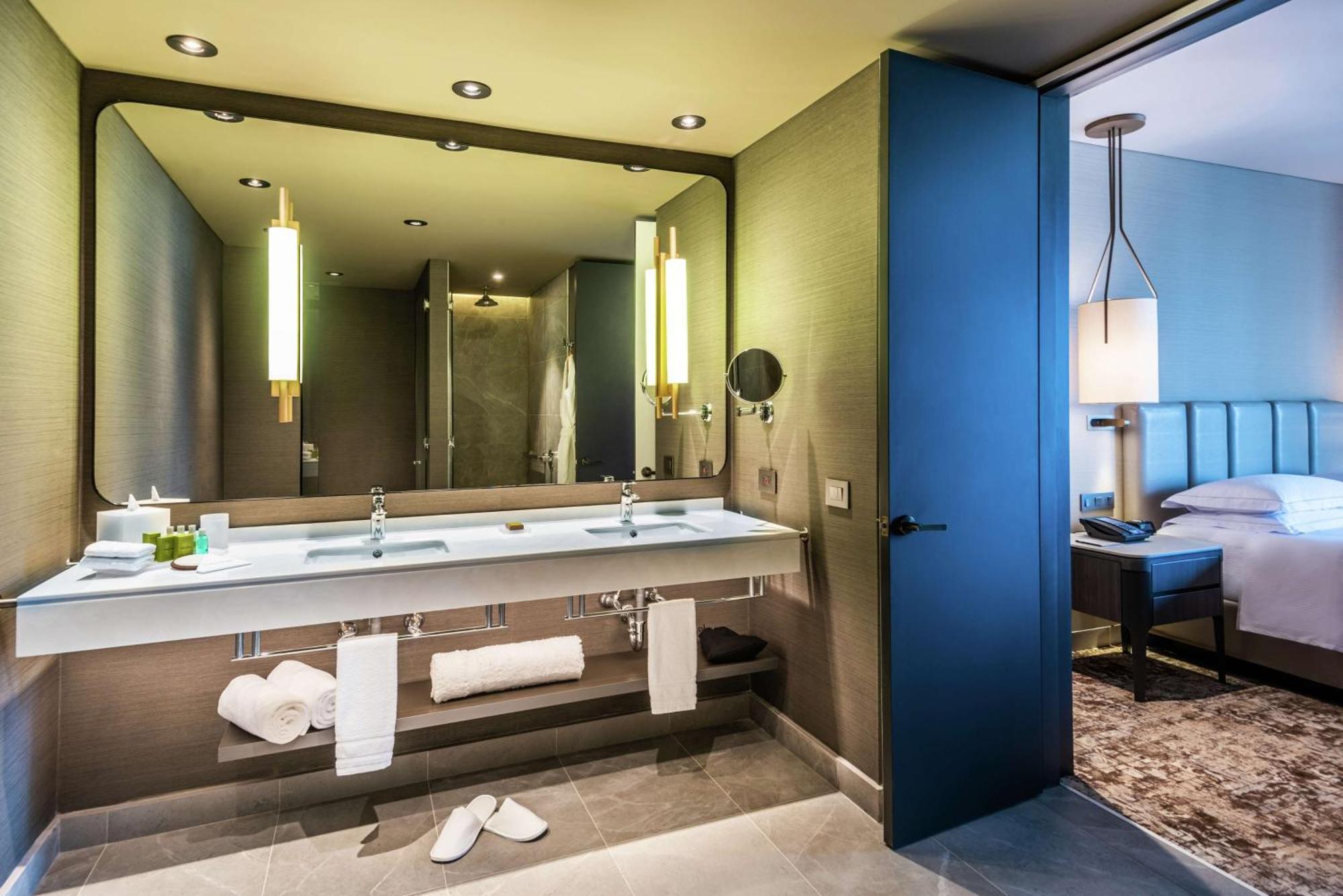 Signature King Suite