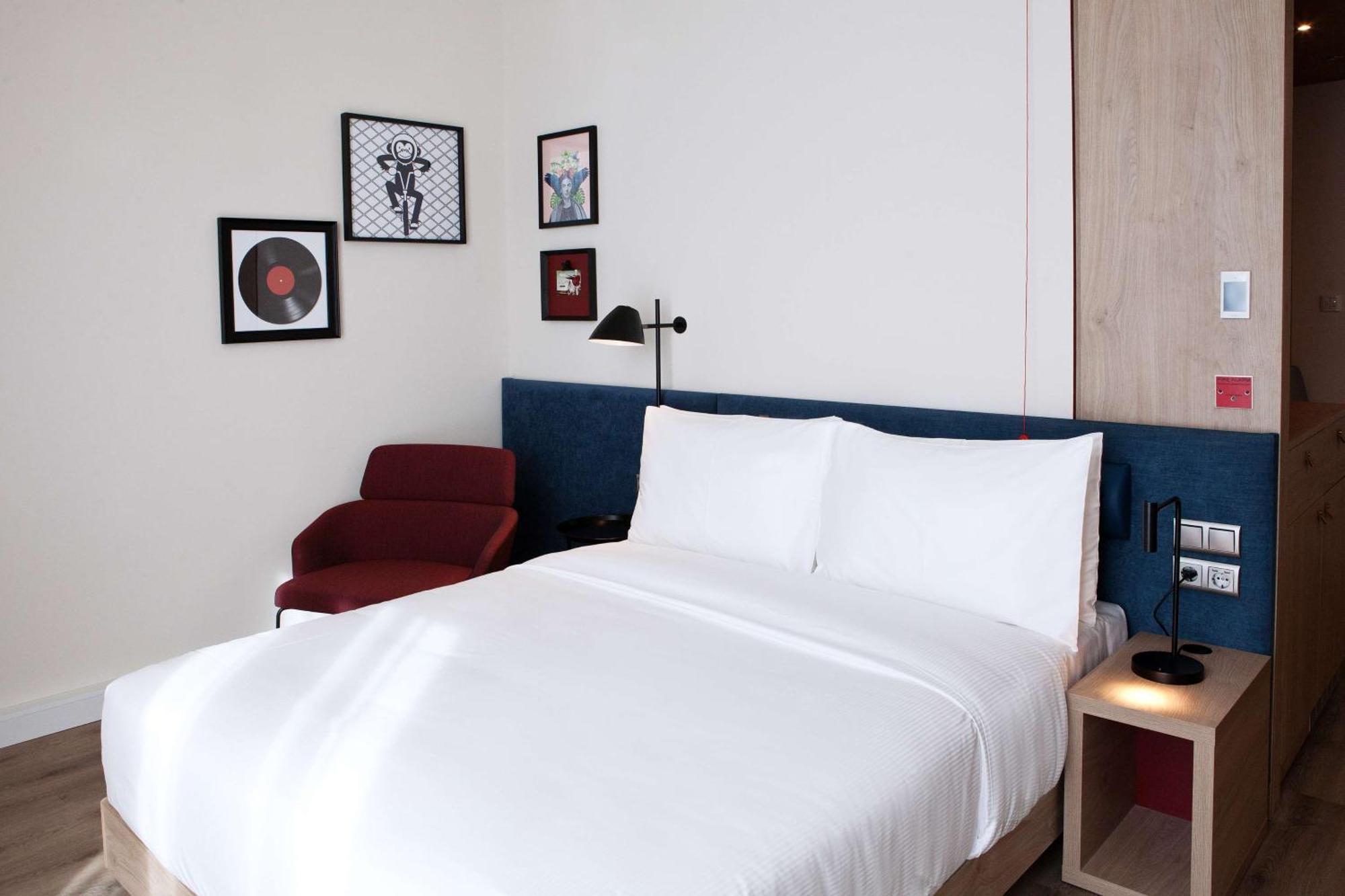 Queen Room Accessible