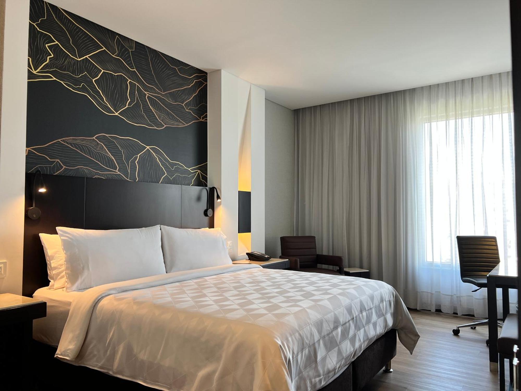Standard King Room City View High Floor