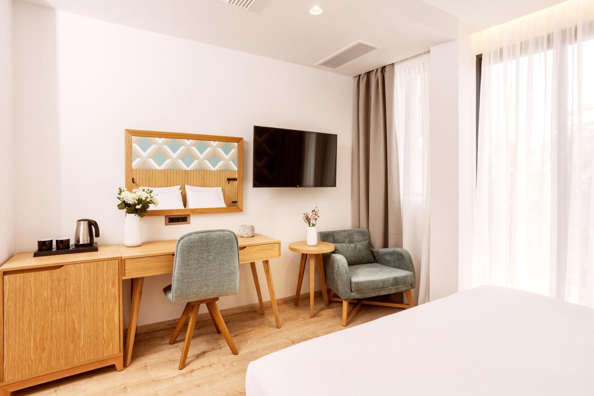Superior Double or Twin Room Balcony City View