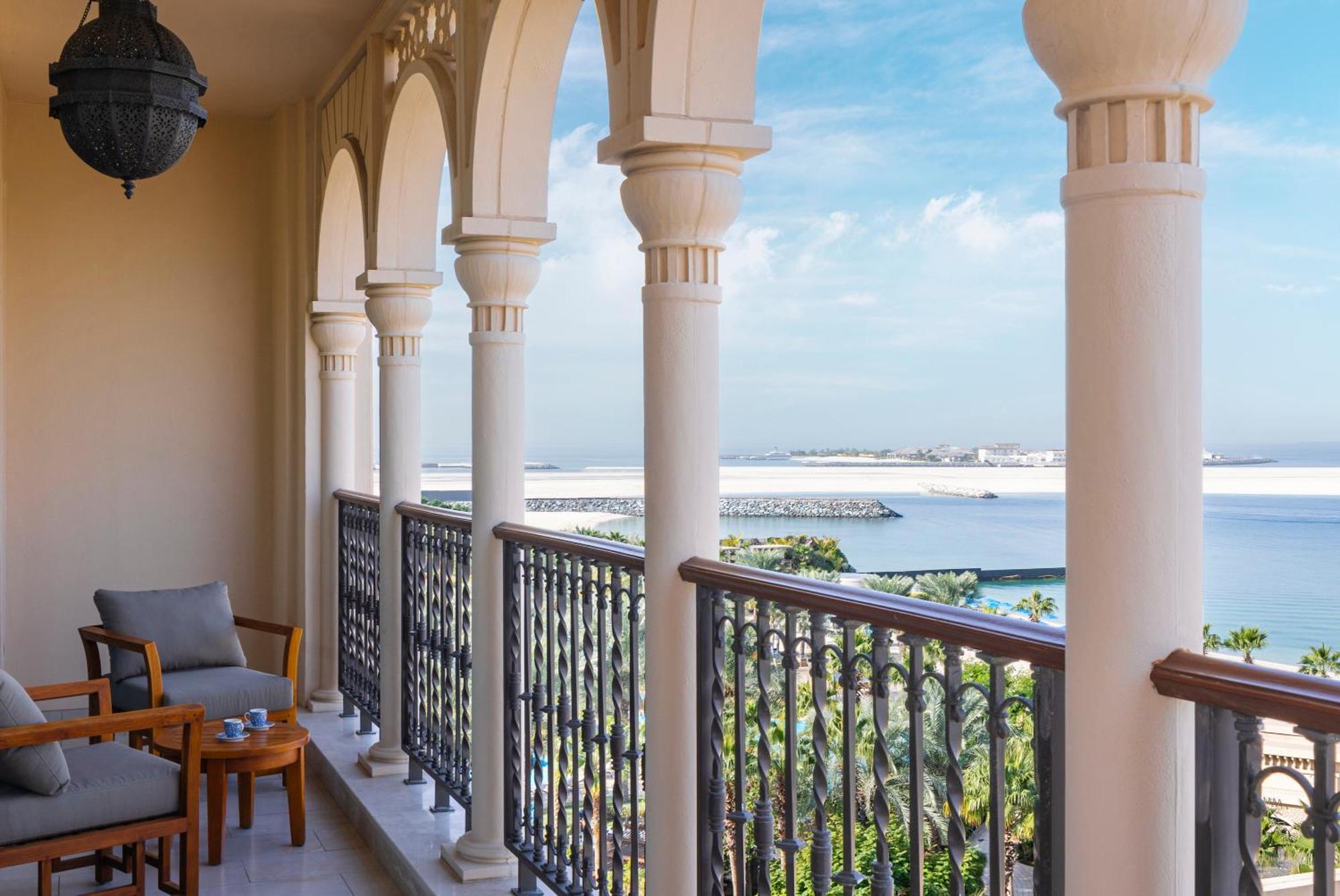 Sea View Suite king bed