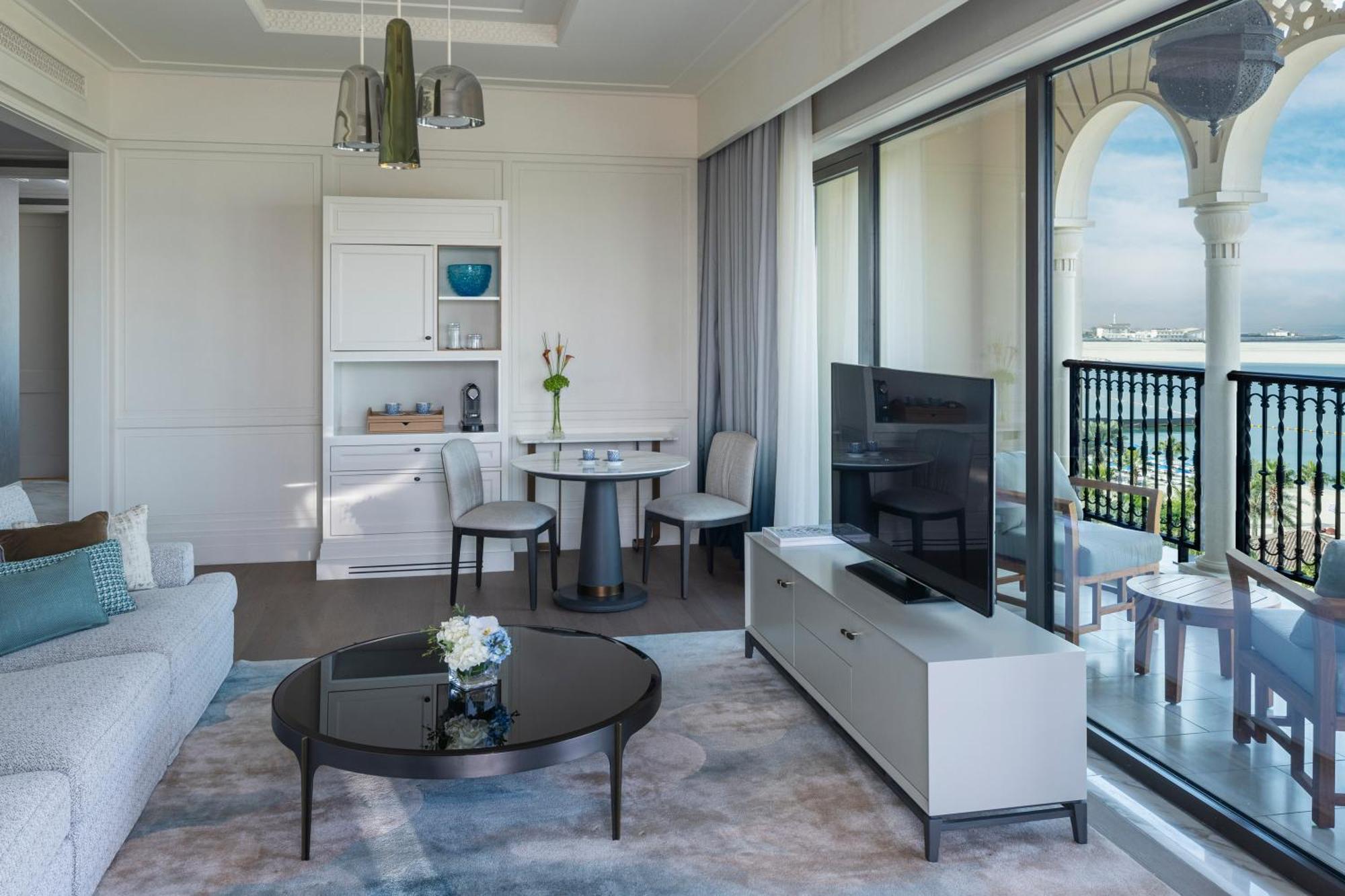 Sea View Suite king bed