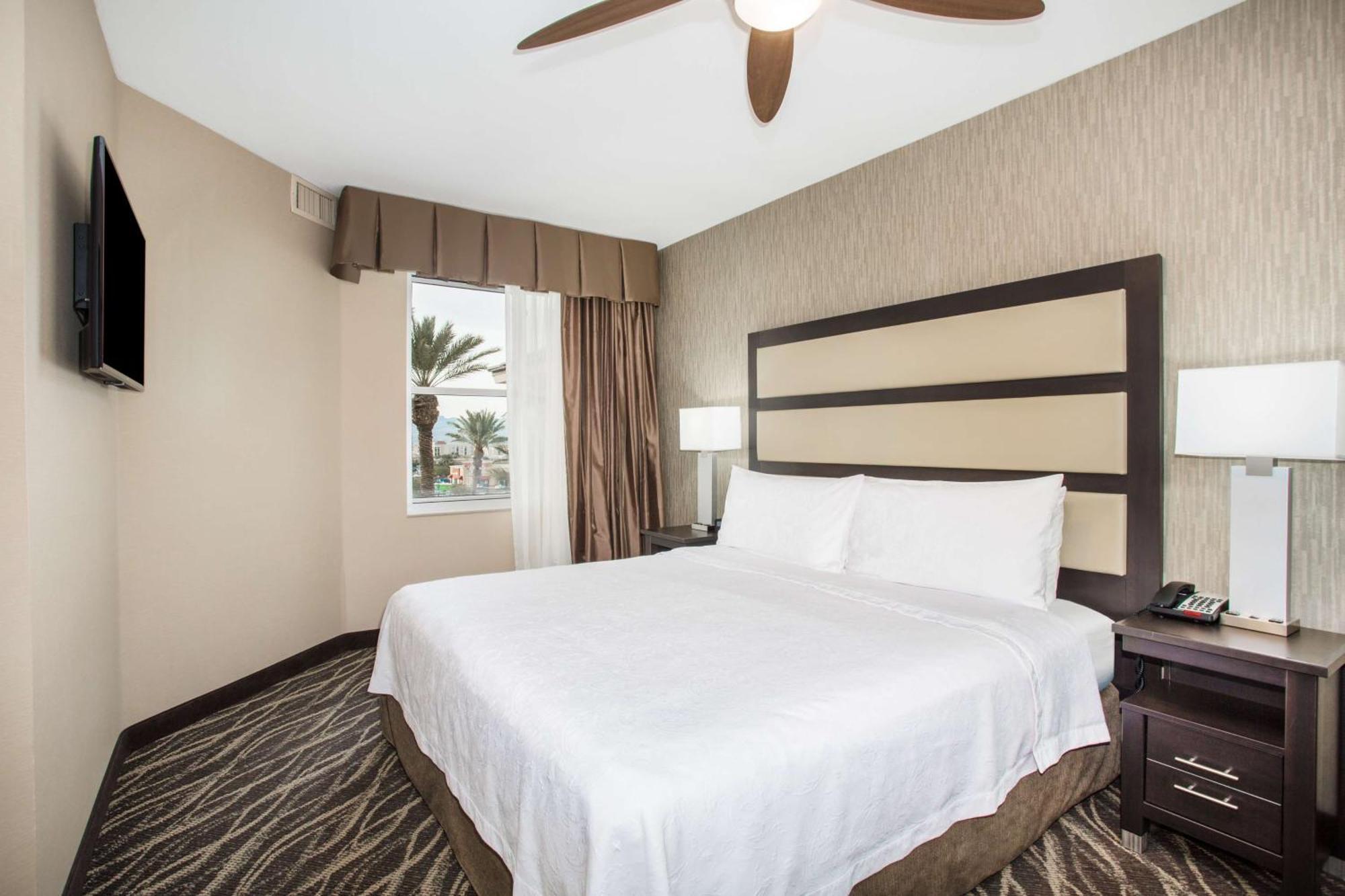 Two Bedroom Suite One King Two Queen Beds Non-Smoking