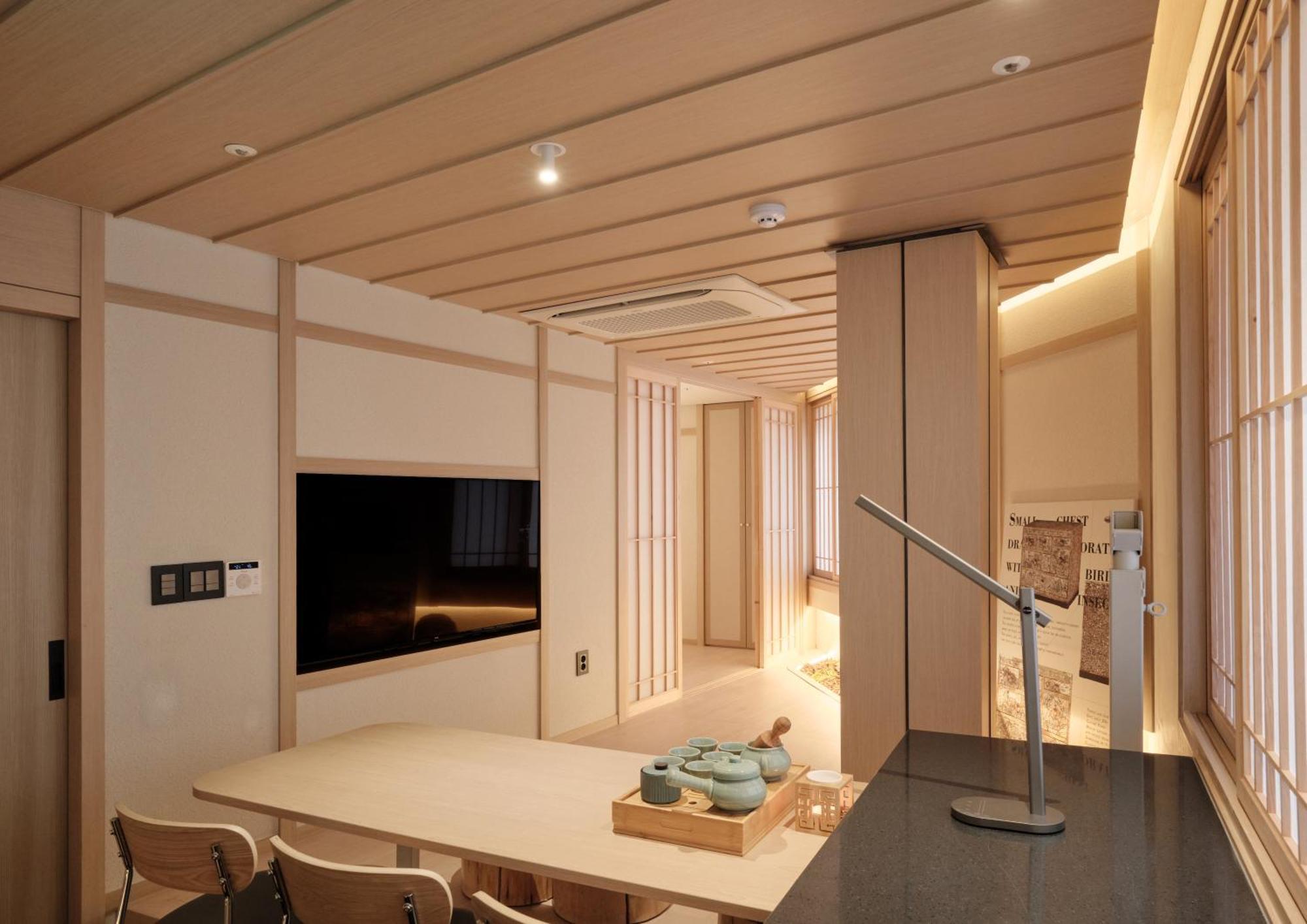 Wood Suite Double Bathroom