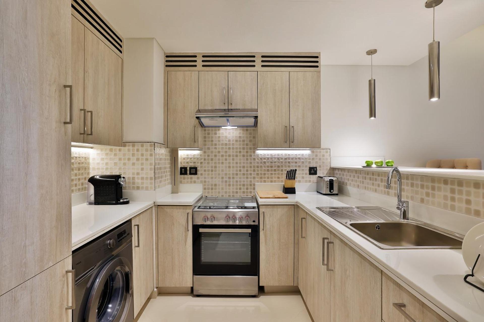  Premium One Bedroom Sea View Apartment Balcony Kitchen Beach & Rooftop Infinity Pool Access