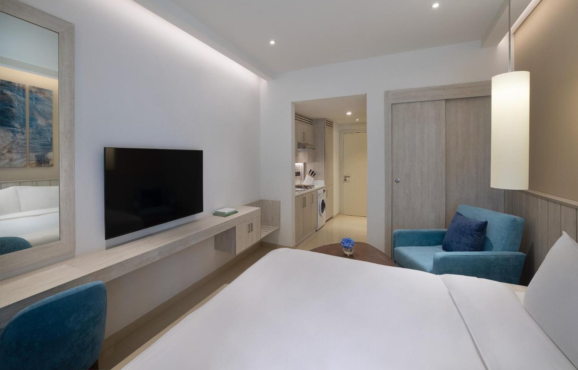 Studio Balcony Beach & Rooftop Infinity Pool Access Kids Club Access