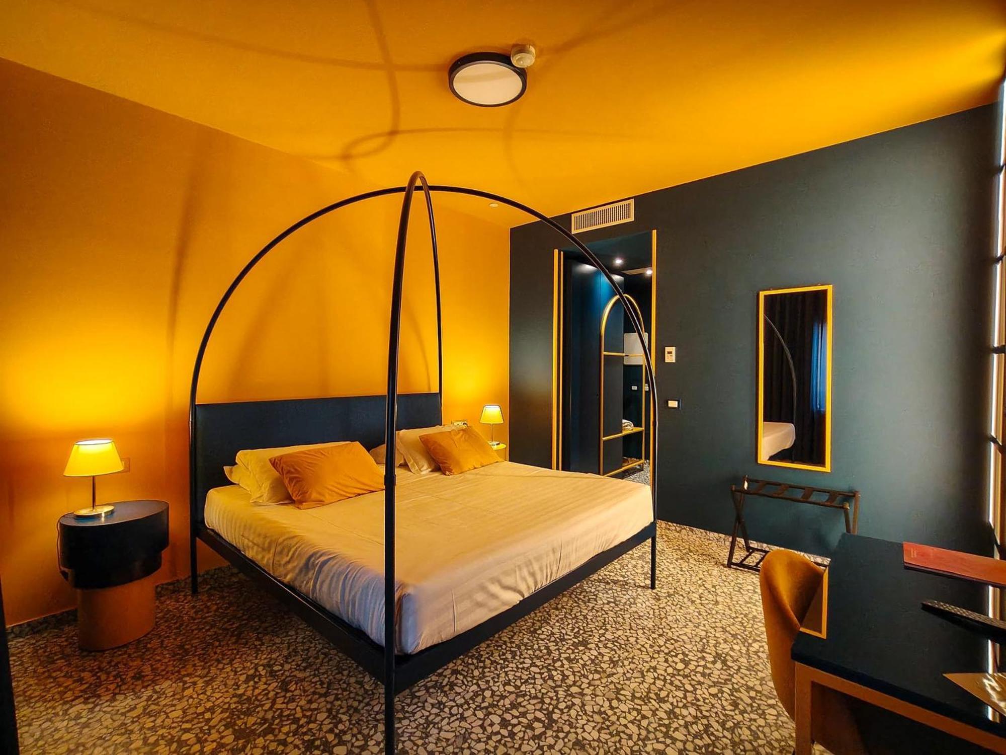 Standard Queen Room