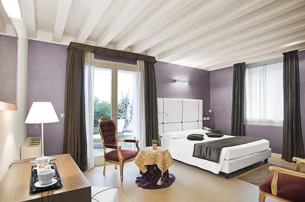 Superior Double Room with Patio