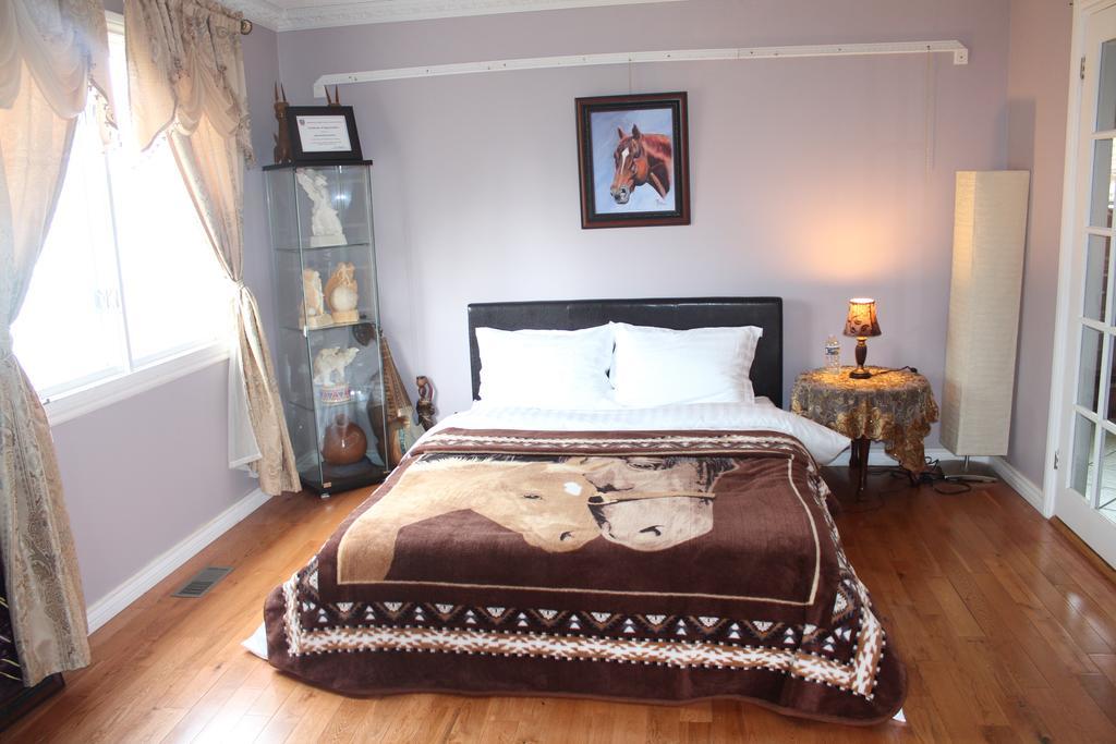 Queen Room with Shared Bathroom - First Floor