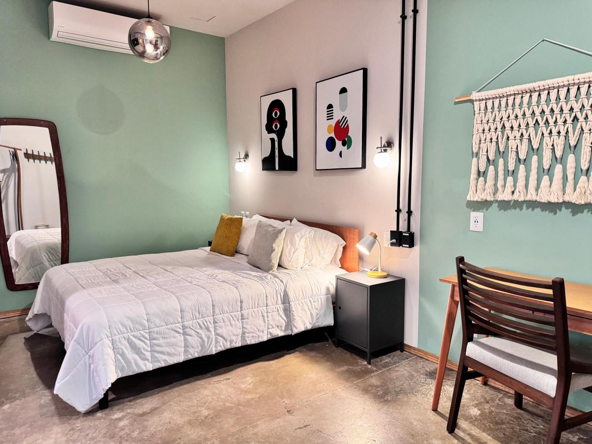 Standard Queen Room