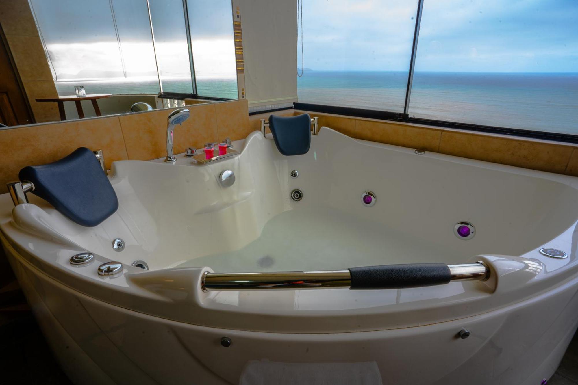 Deluxe Suite Sea View