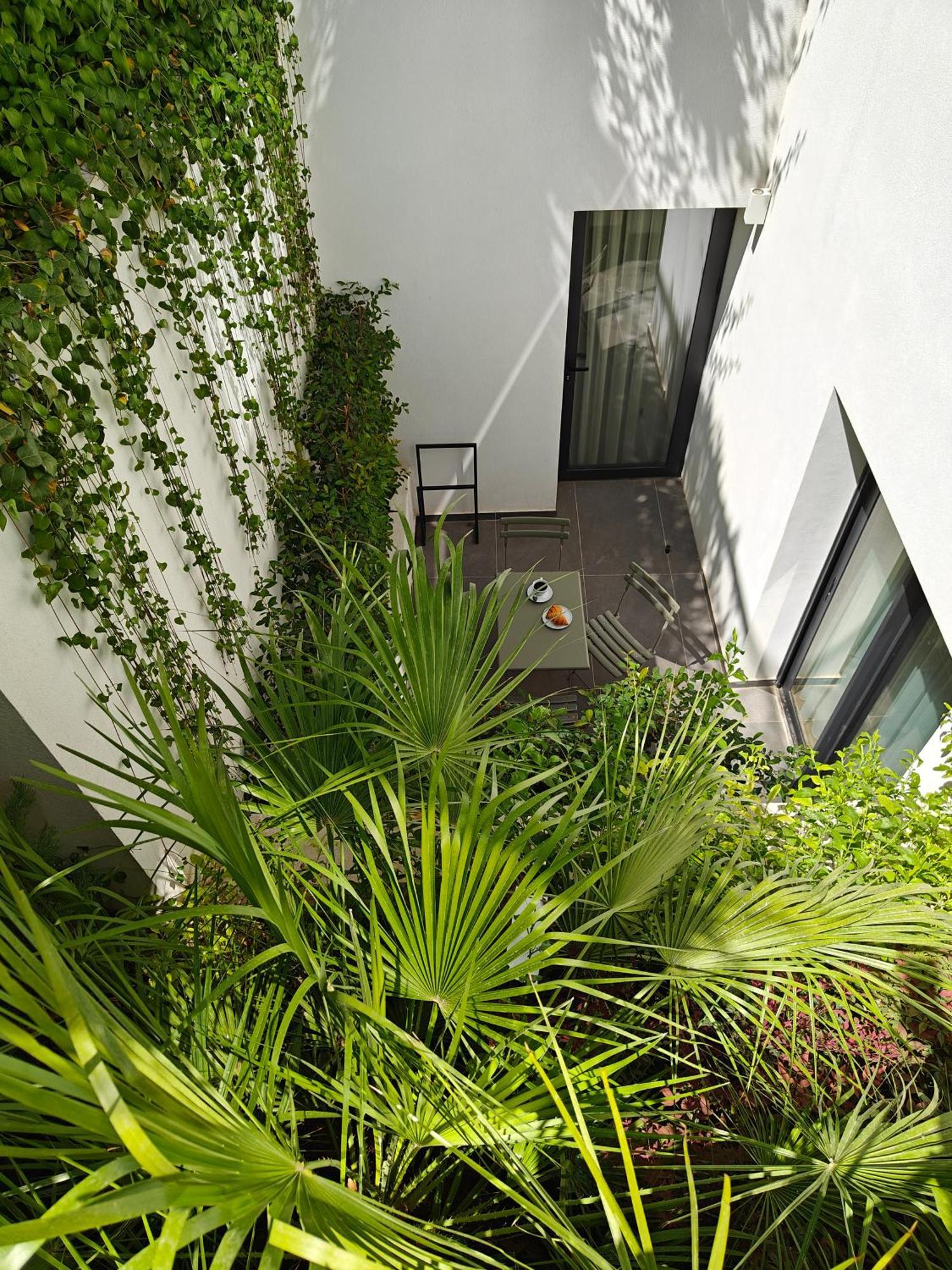 Basement Cozy Room Shared Patio