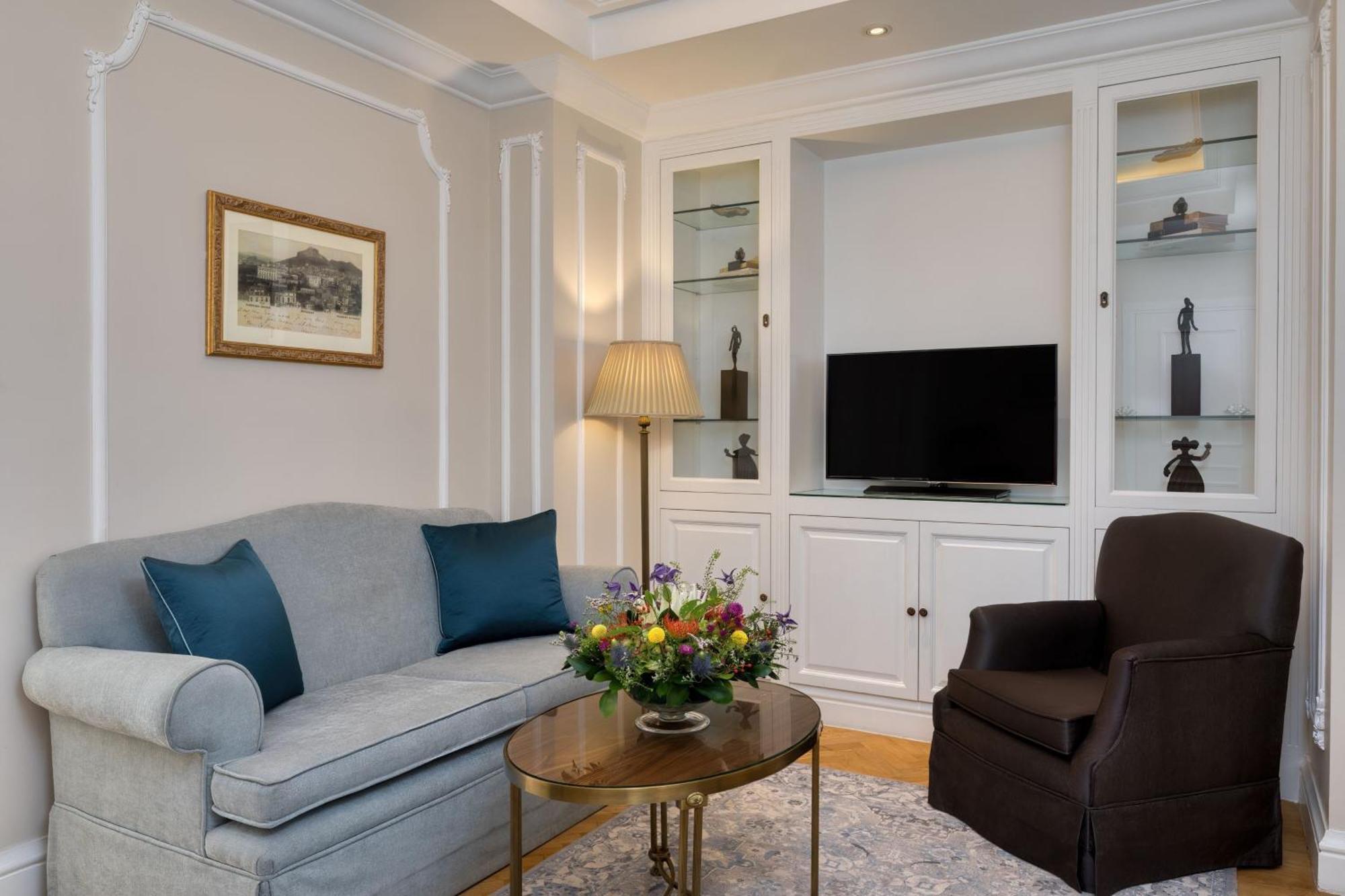 Grand Suite 1 Bedroom Suite 1 King City view