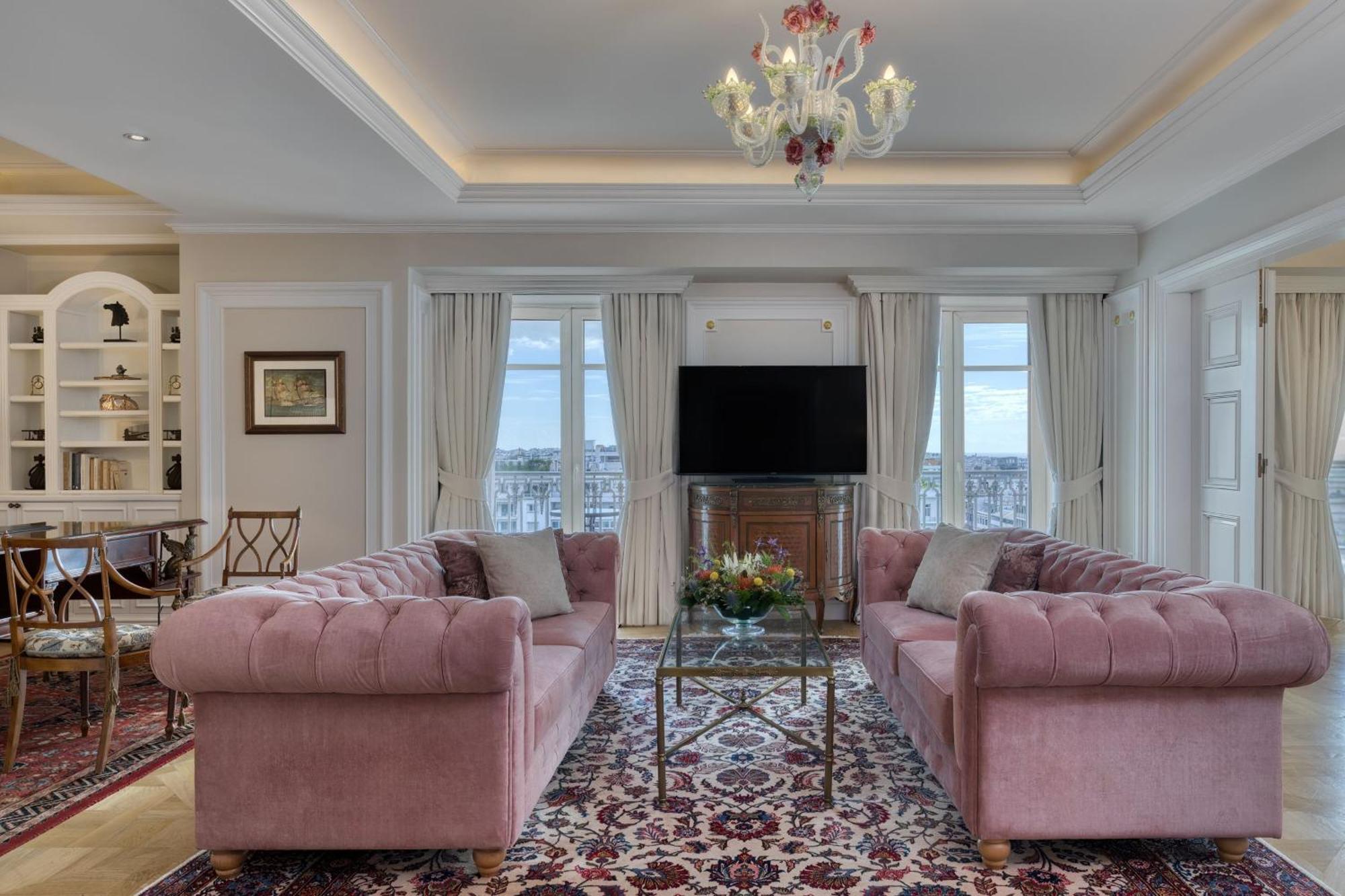 Executive Acropolis Suite 1 Bedroom Suite 1 King City view