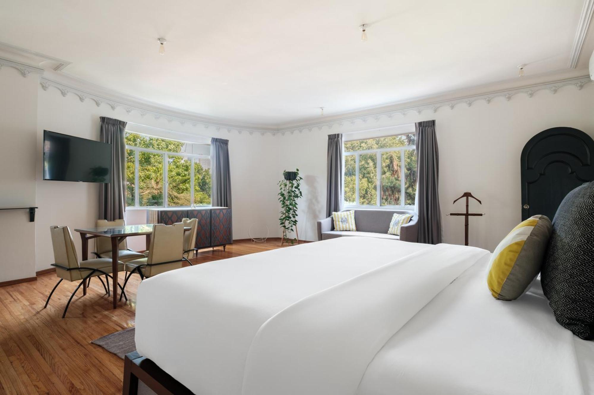 Master Executive Suite