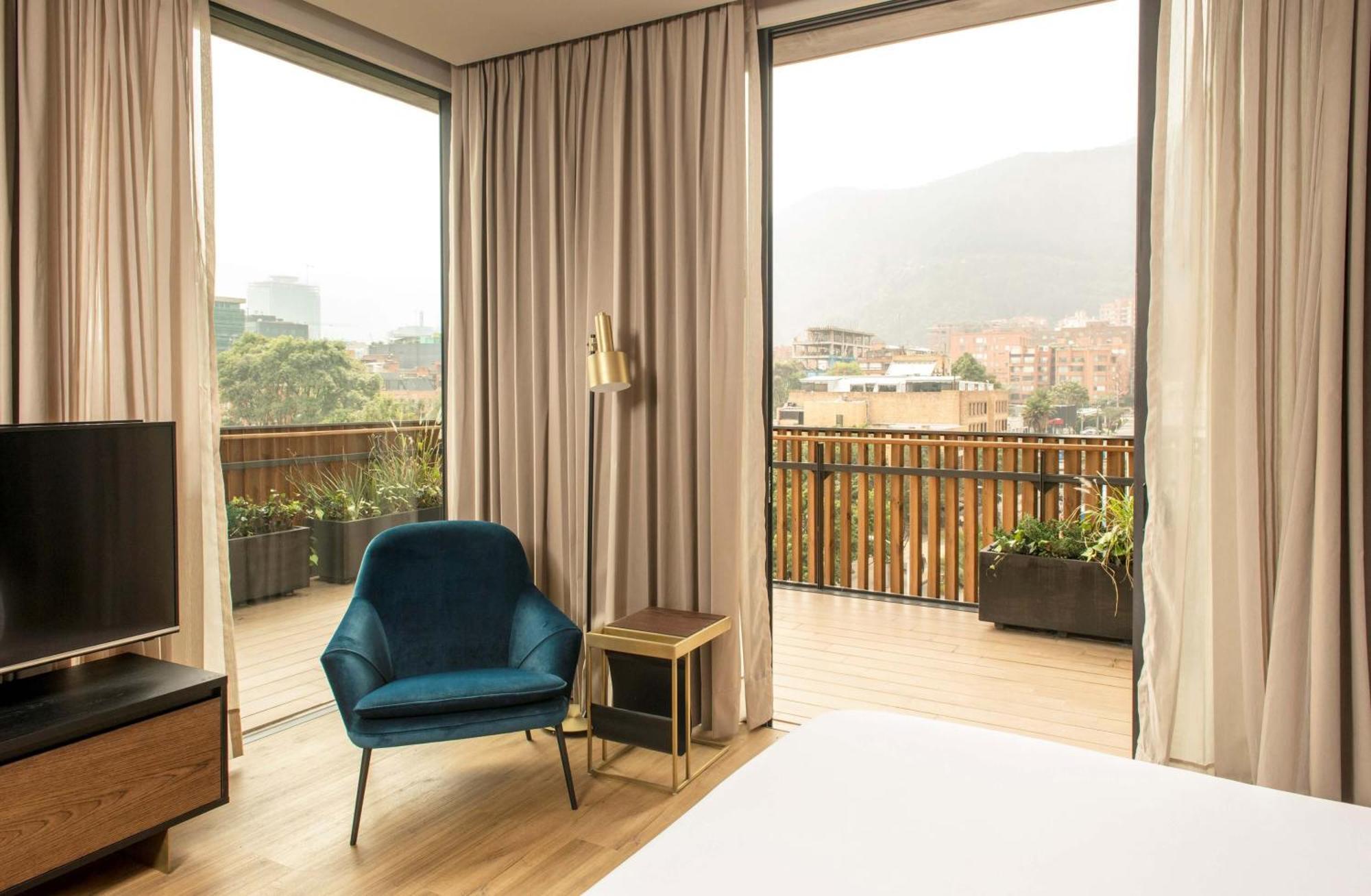 Deluxe King Apartasuite View