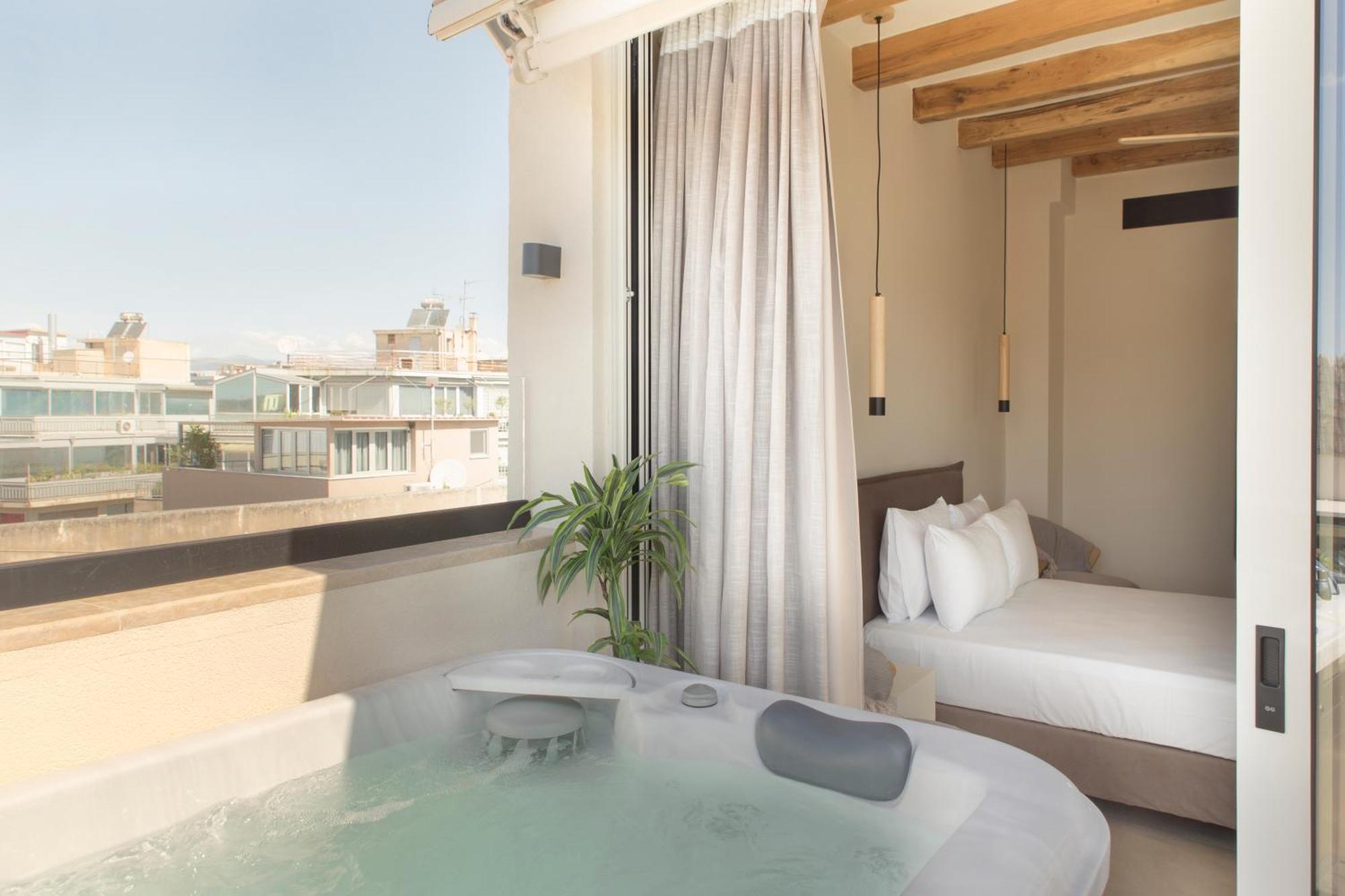 Deluxe Suite Spa Bath