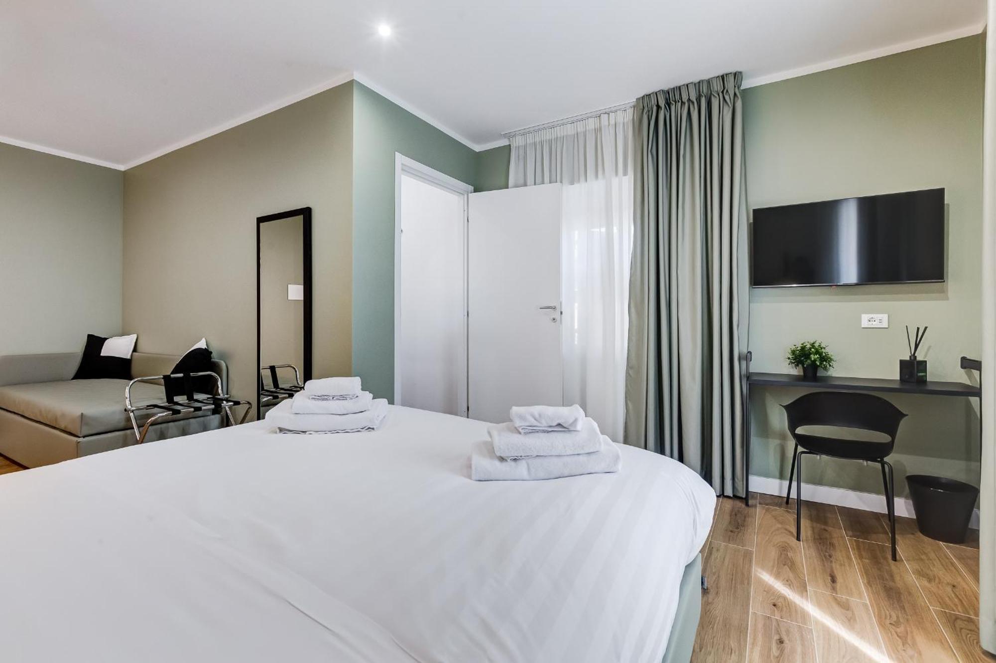 Deluxe Triple Room