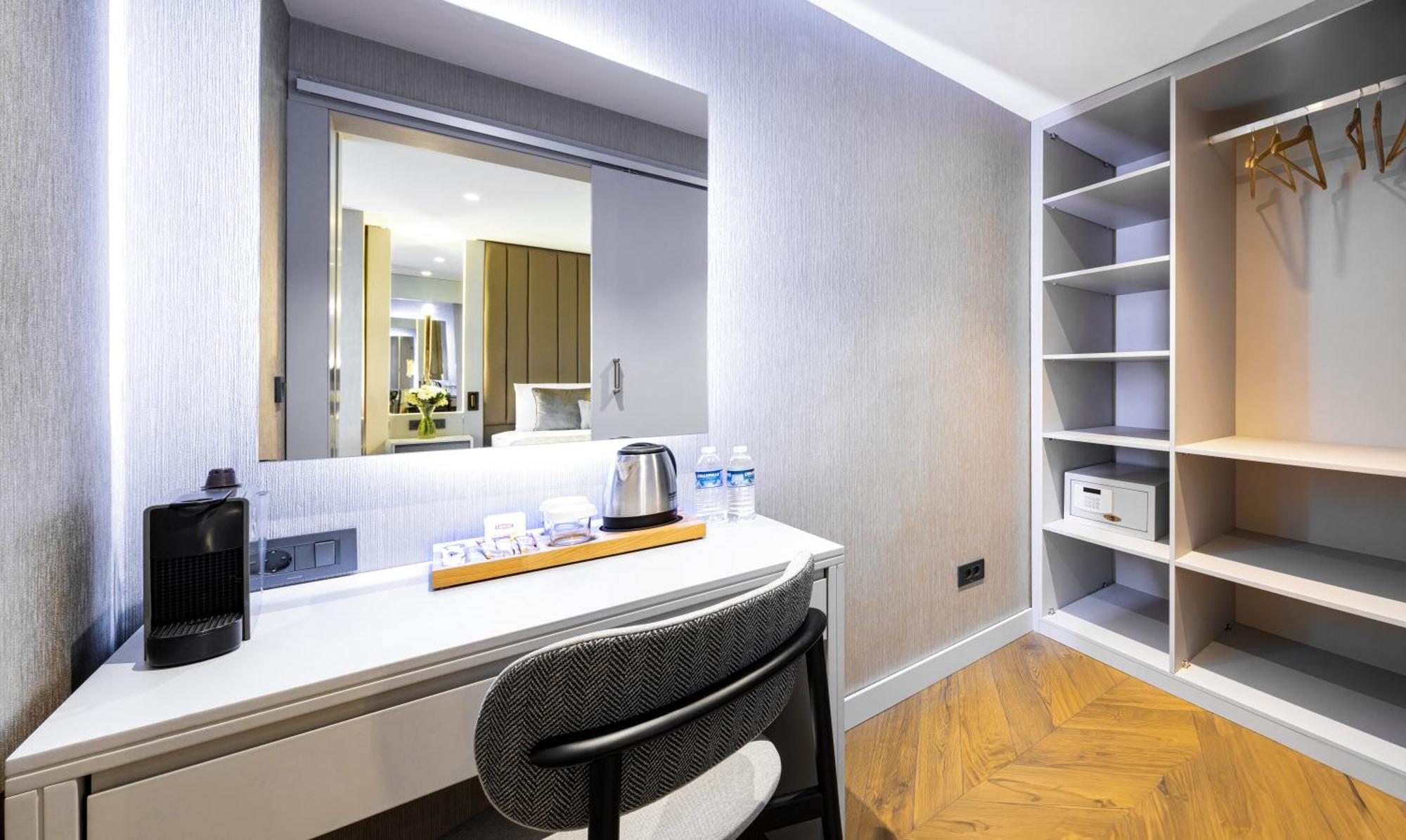 Suite with Hot Tub